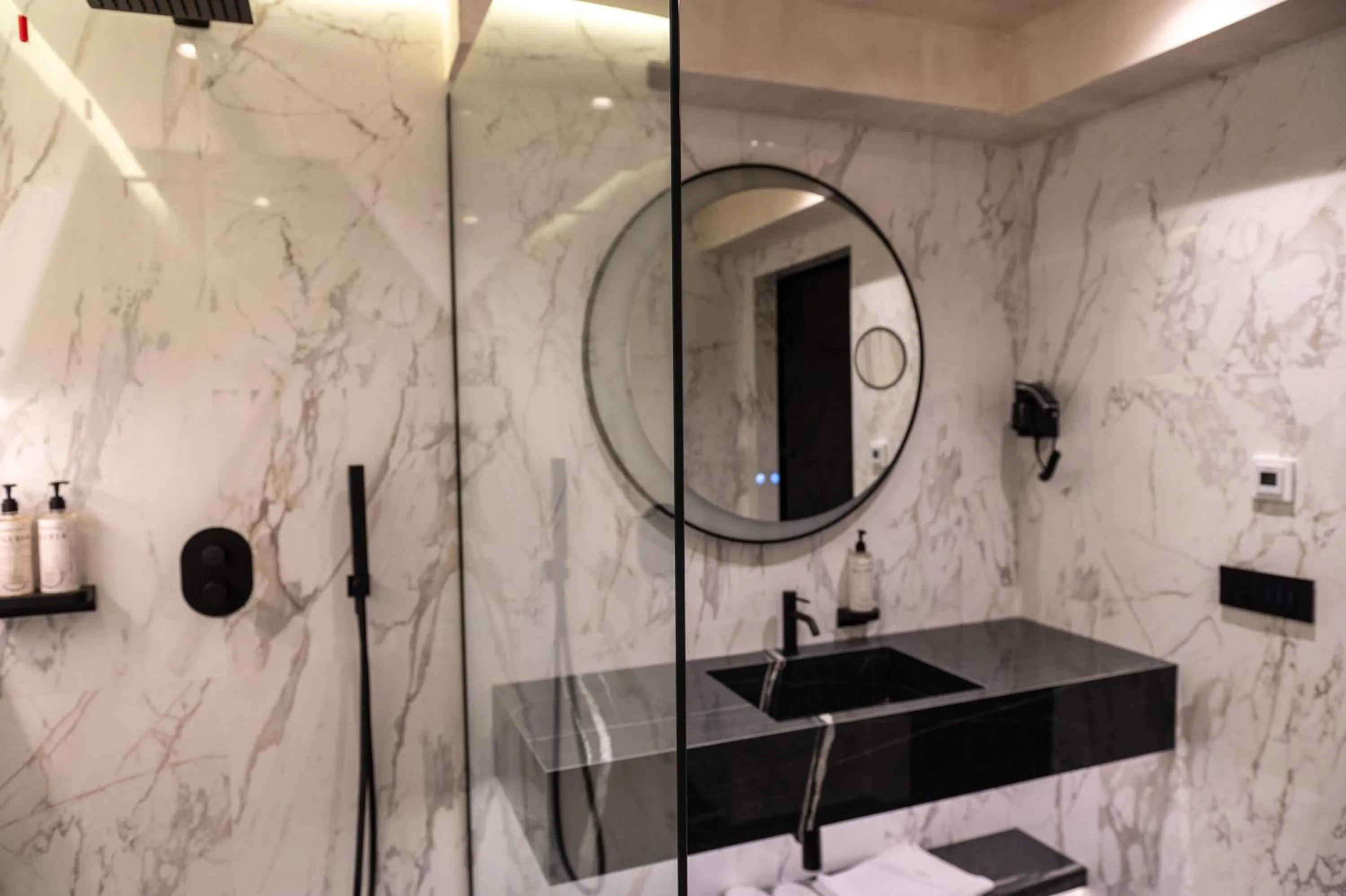 Bathroom in Mattis Hotel