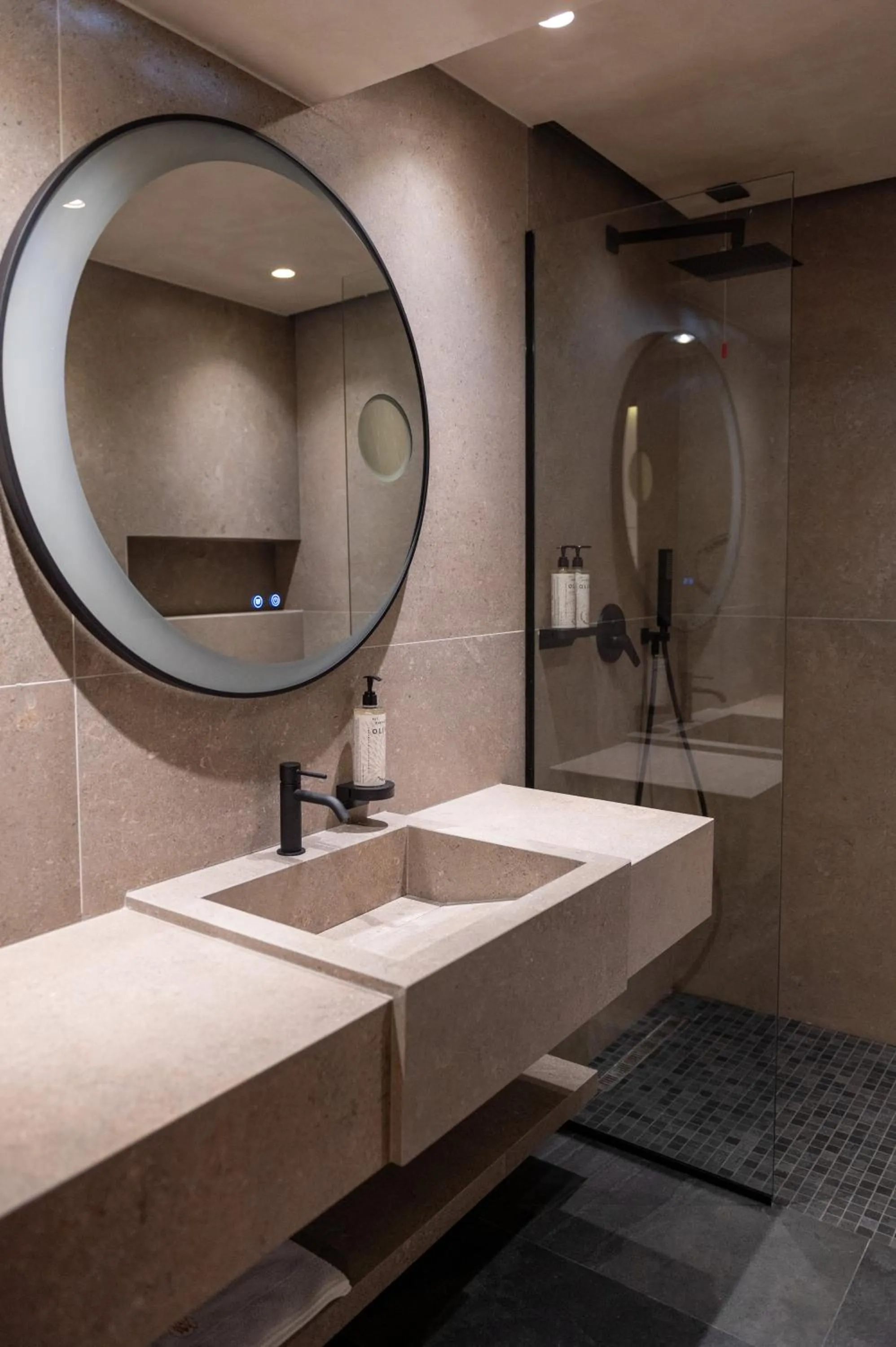 Bathroom in Mattis Hotel