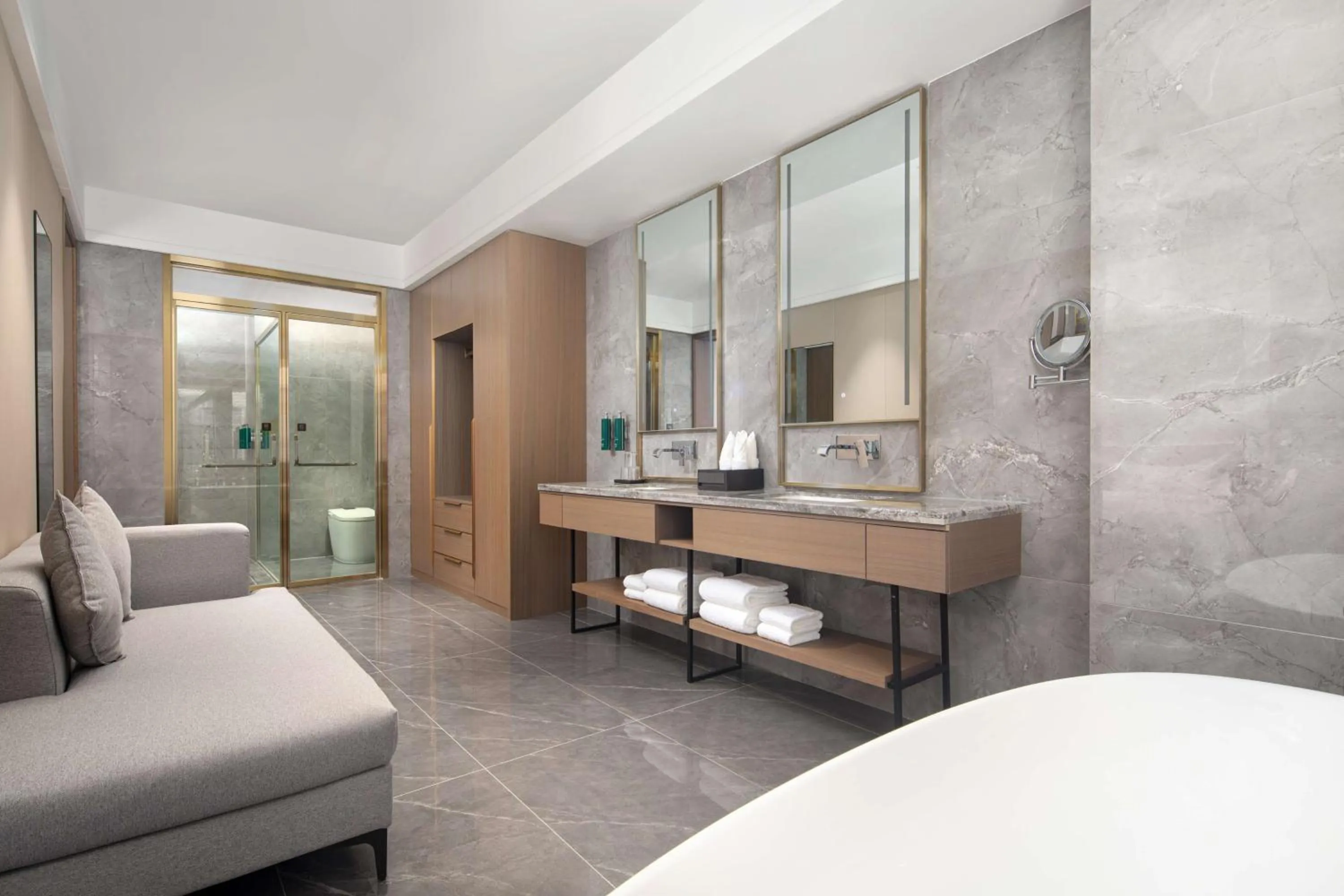 Bathroom, Bed in Doubletree By Hilton Altay Fuyun
