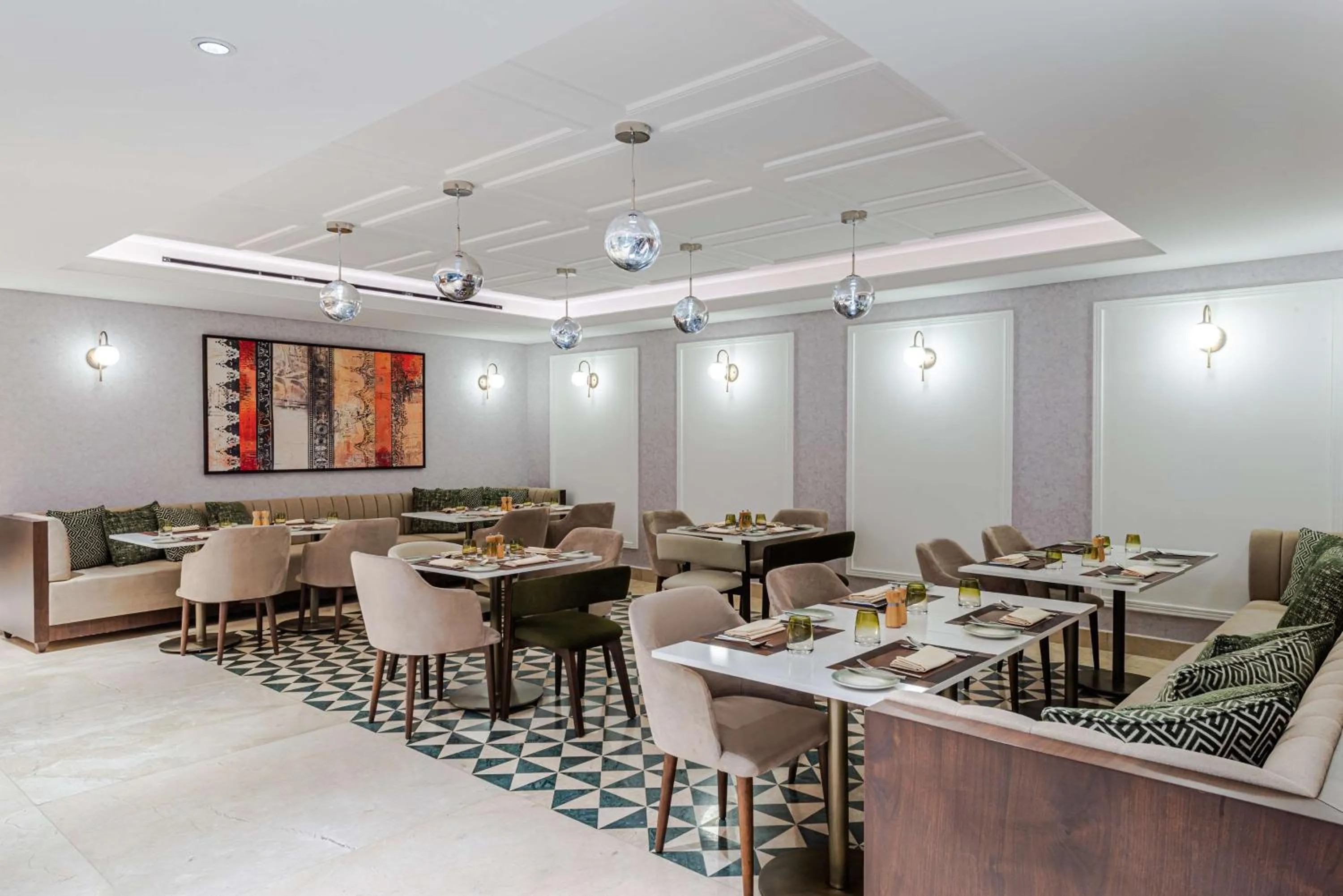 Restaurant/places to eat in Doubletree By Hilton Amman Hotel & Residences