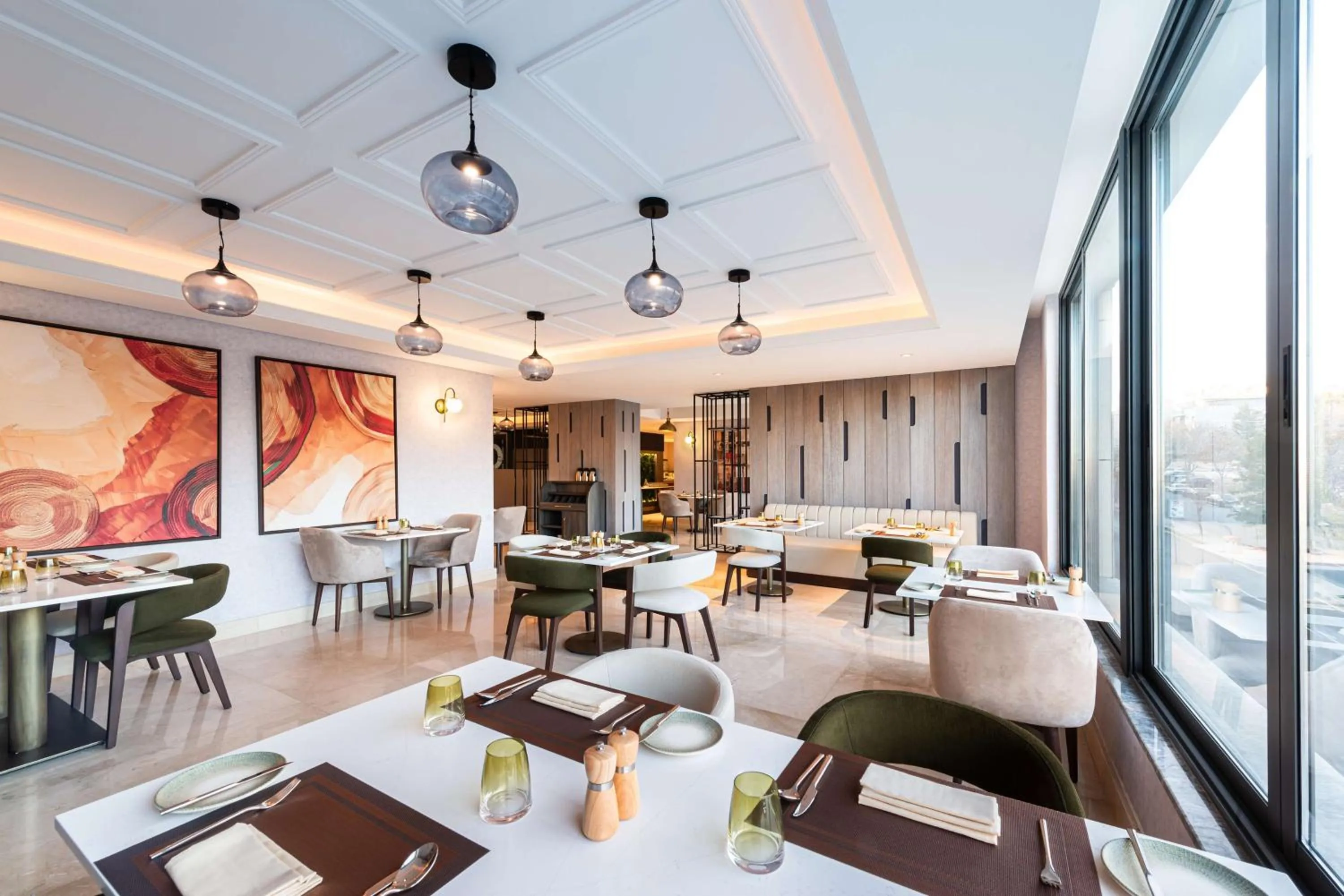 Restaurant/places to eat in Doubletree By Hilton Amman Hotel & Residences