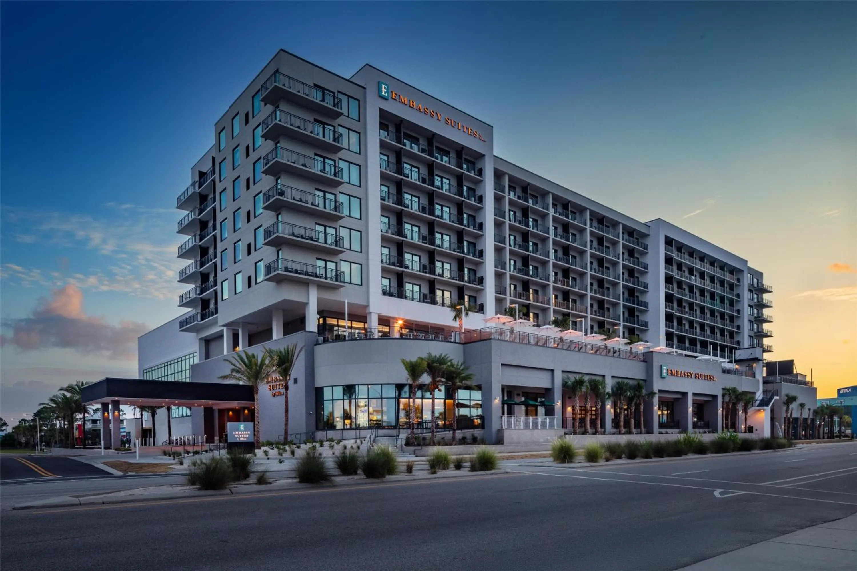 Property building in Embassy Suites By Hilton Gulf Shores Beach Resort