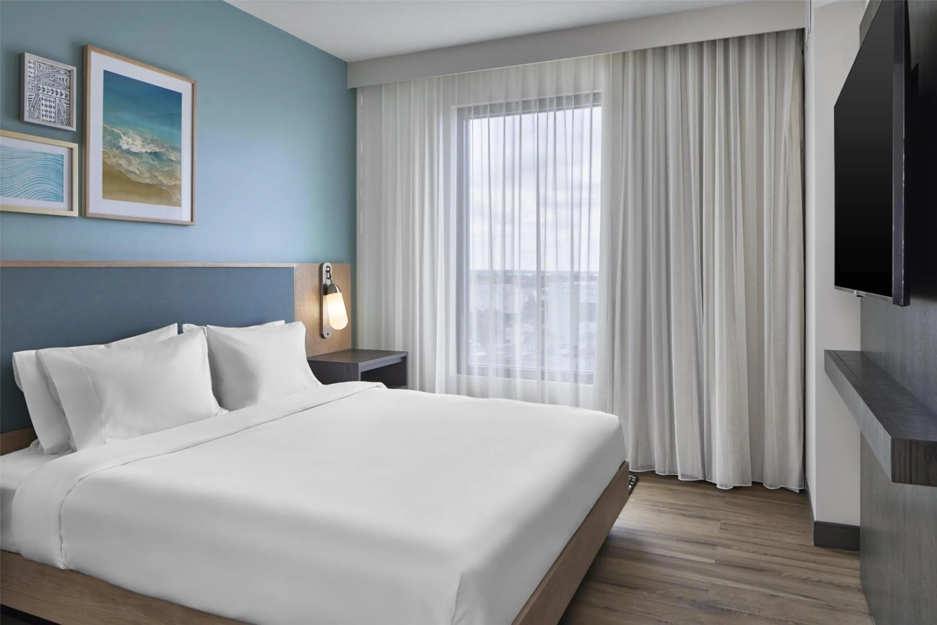 Bed in Embassy Suites By Hilton Gulf Shores Beach Resort