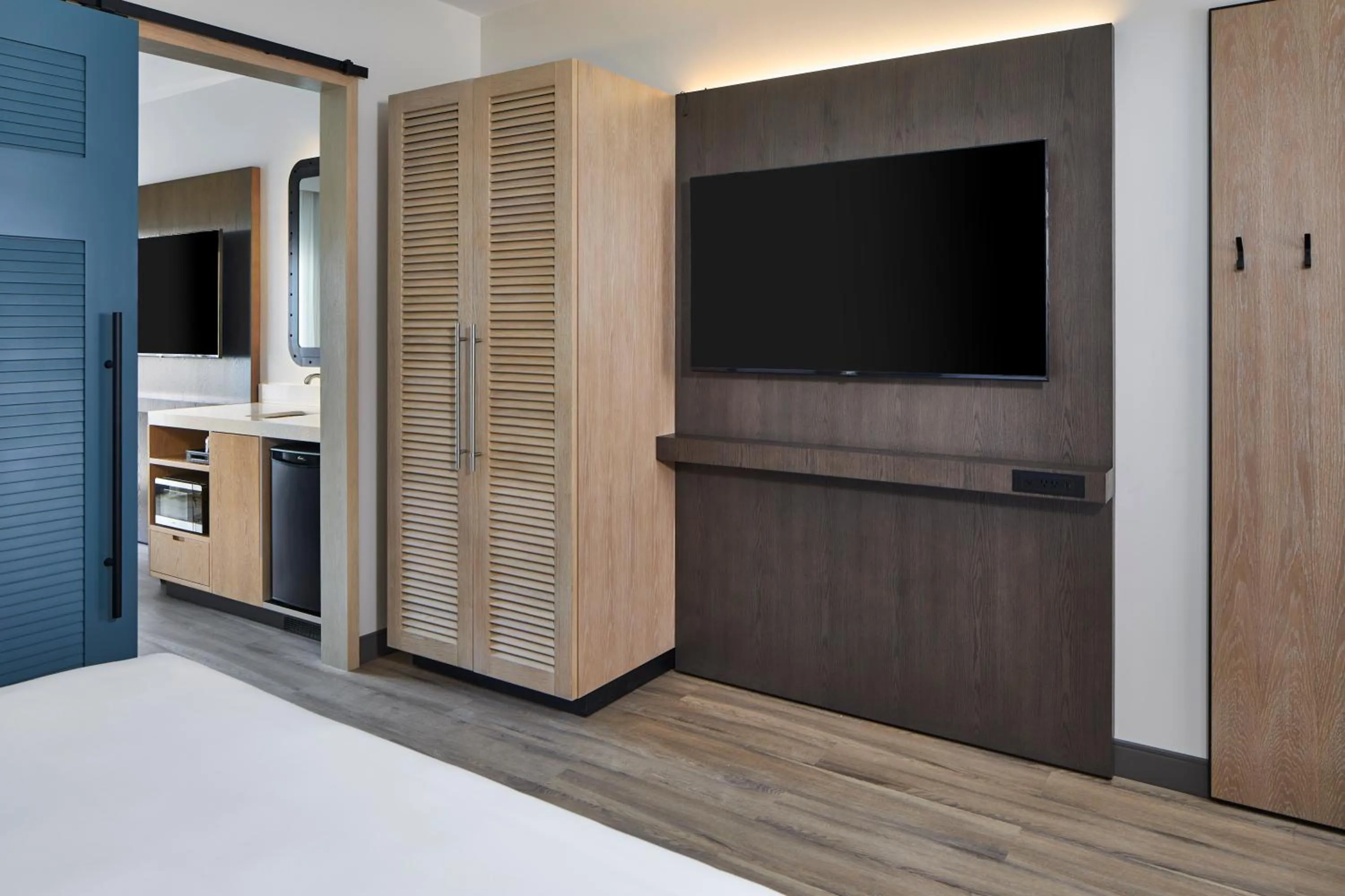 Bedroom, Bed in Embassy Suites By Hilton Gulf Shores Beach Resort