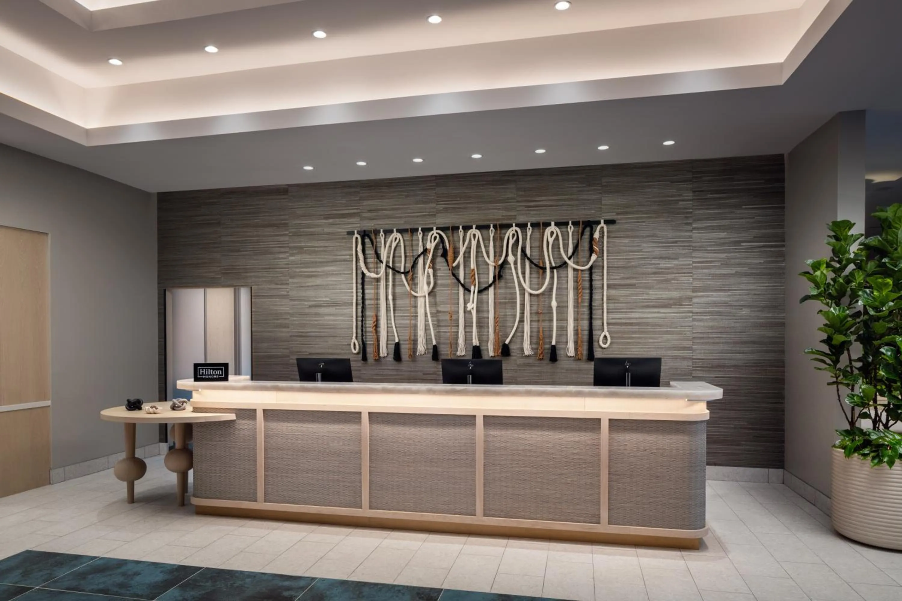 Lounge or bar in Embassy Suites By Hilton Gulf Shores Beach Resort