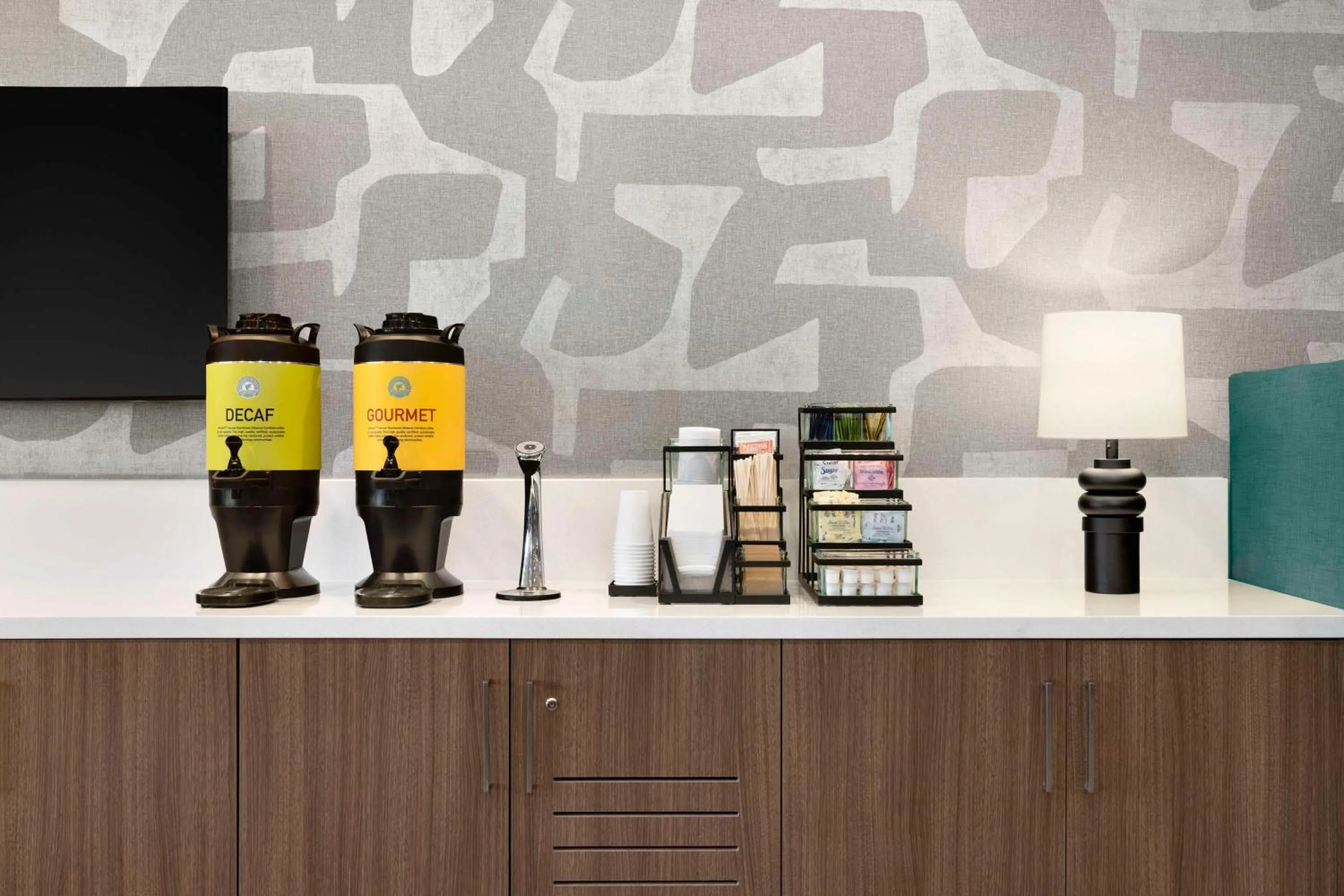 Dining area in Home2 Suites By Hilton San Juan