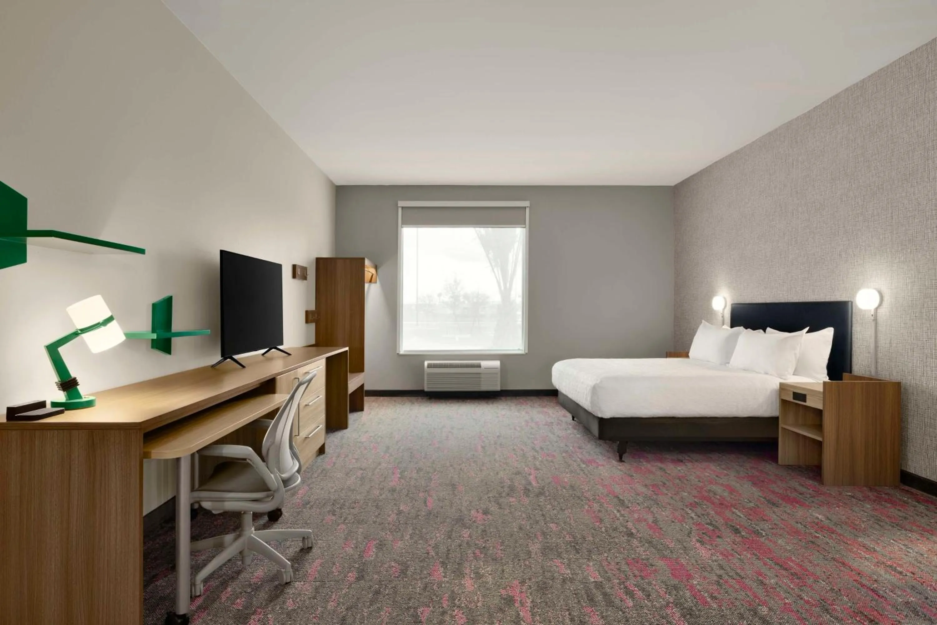 Bedroom, Bed in Home2 Suites By Hilton San Juan