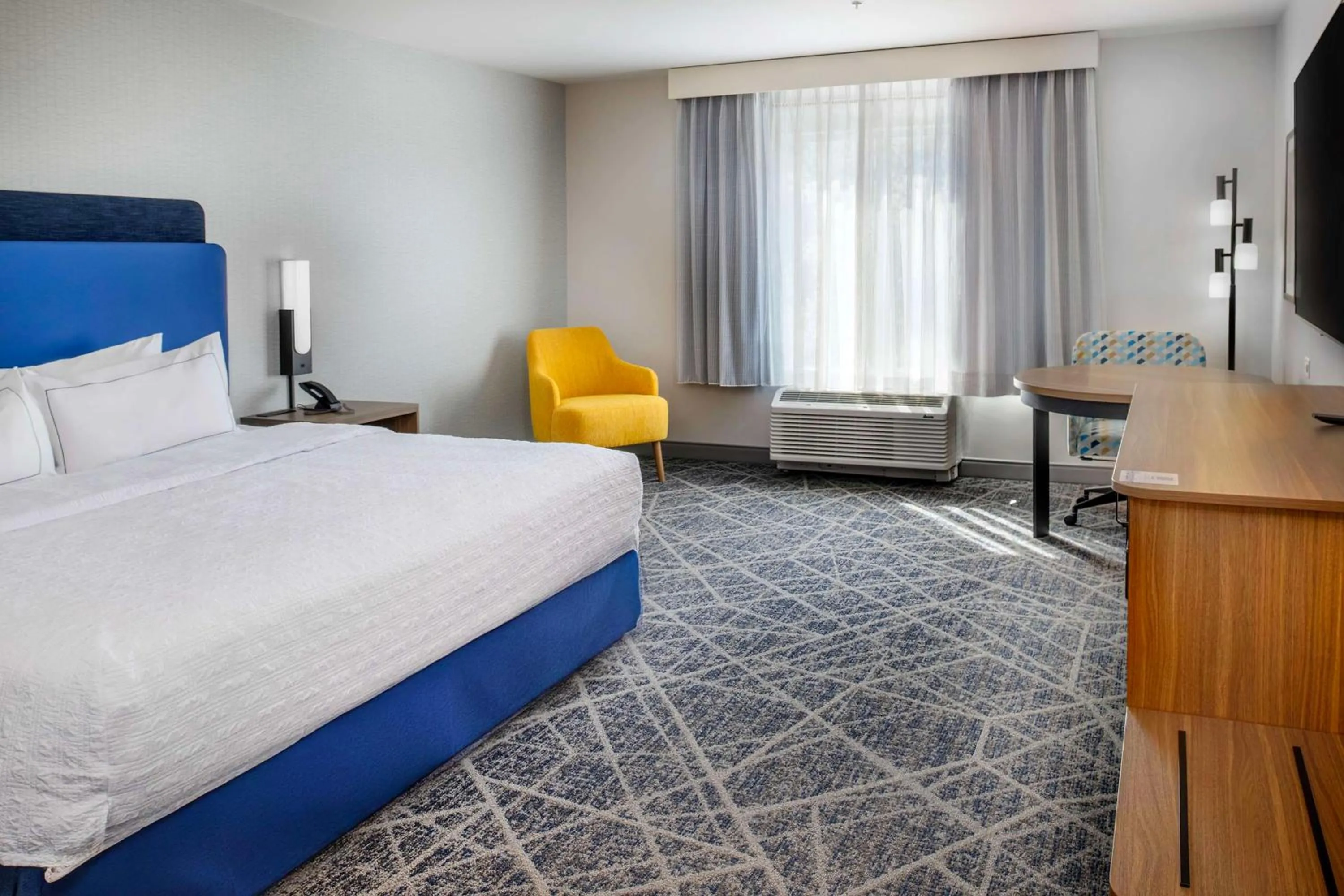 Bed in Hampton Inn By Hilton St Louis Airport