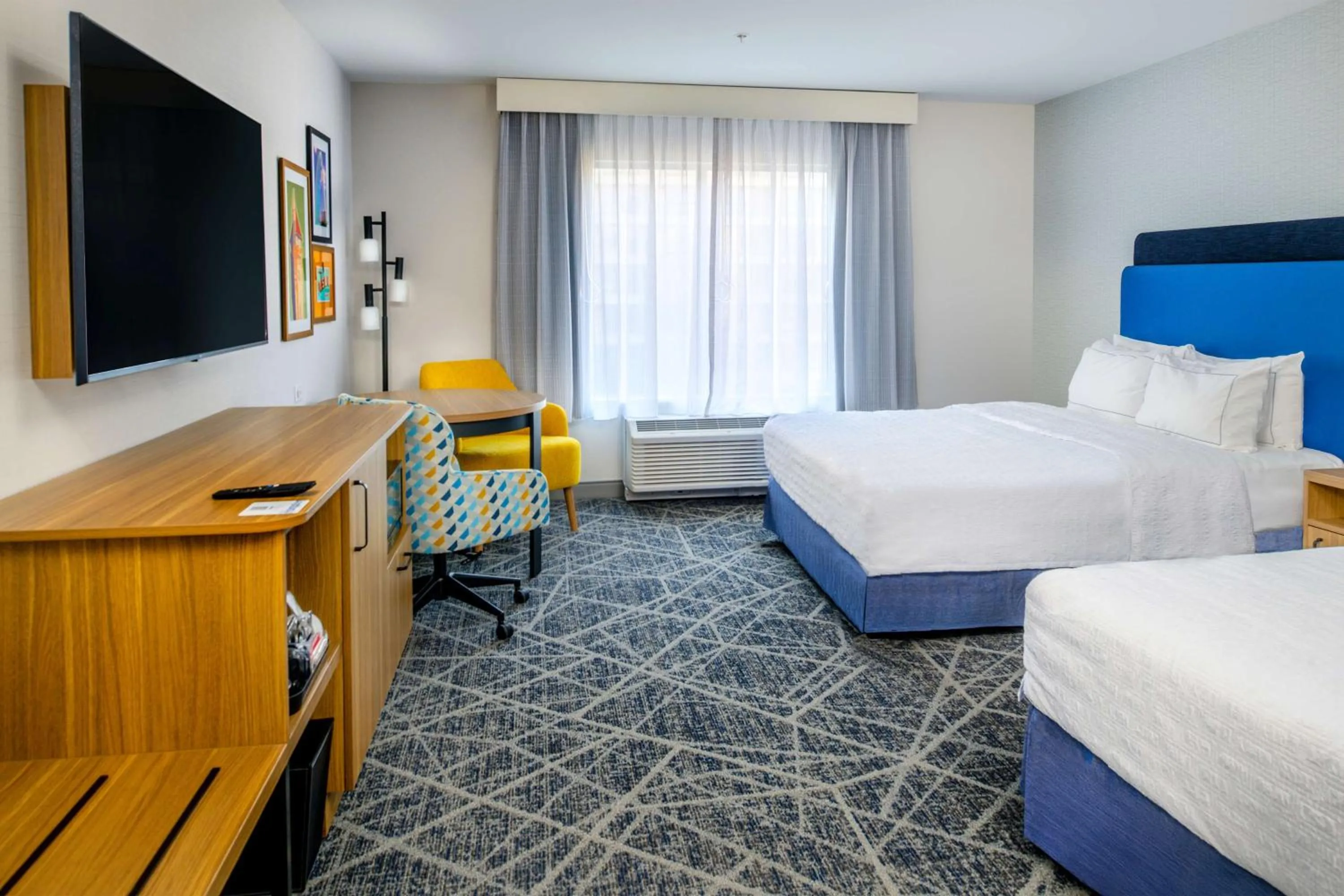 Bed in Hampton Inn By Hilton St Louis Airport