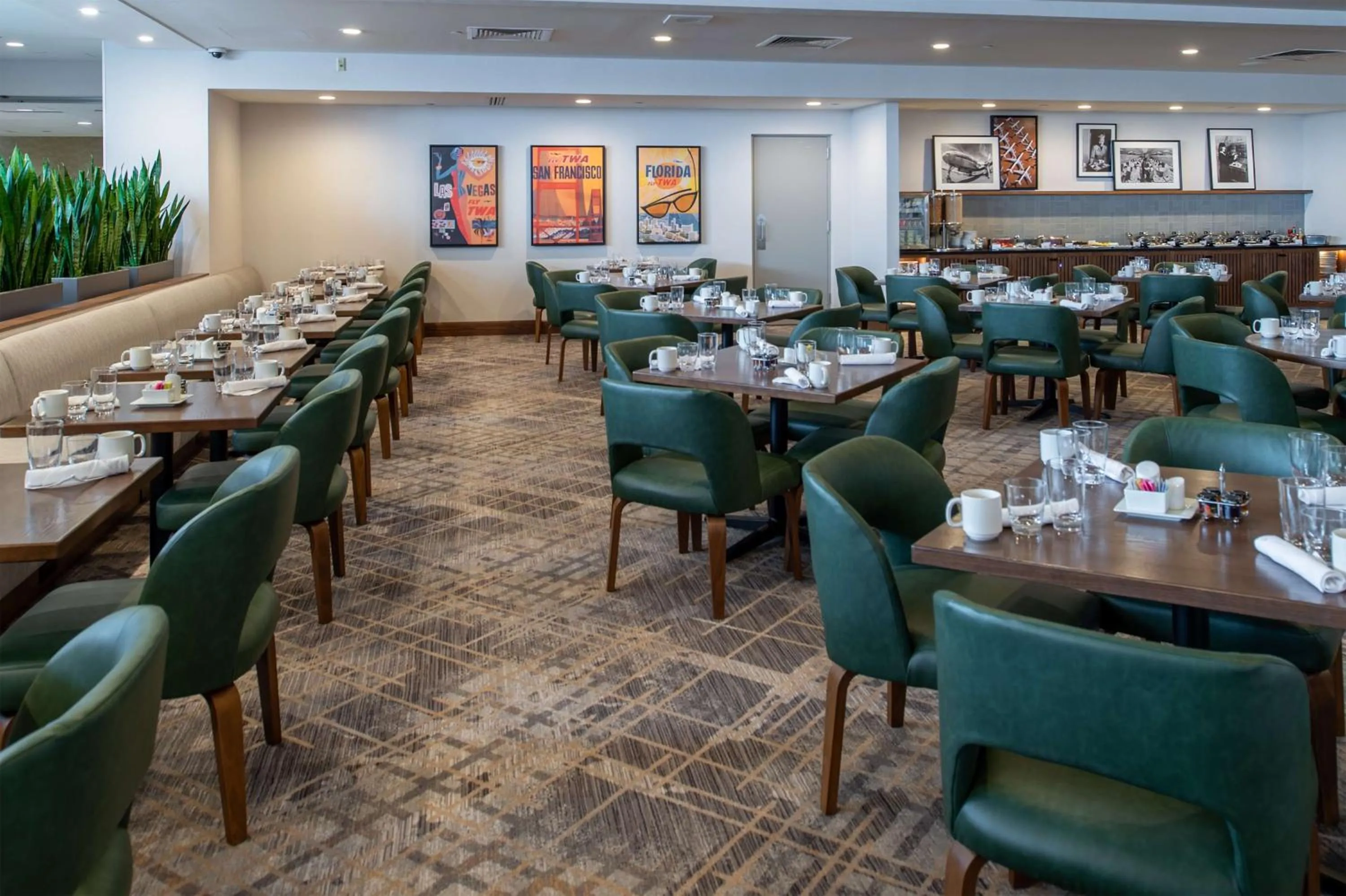 Restaurant/places to eat in Hampton Inn By Hilton St Louis Airport