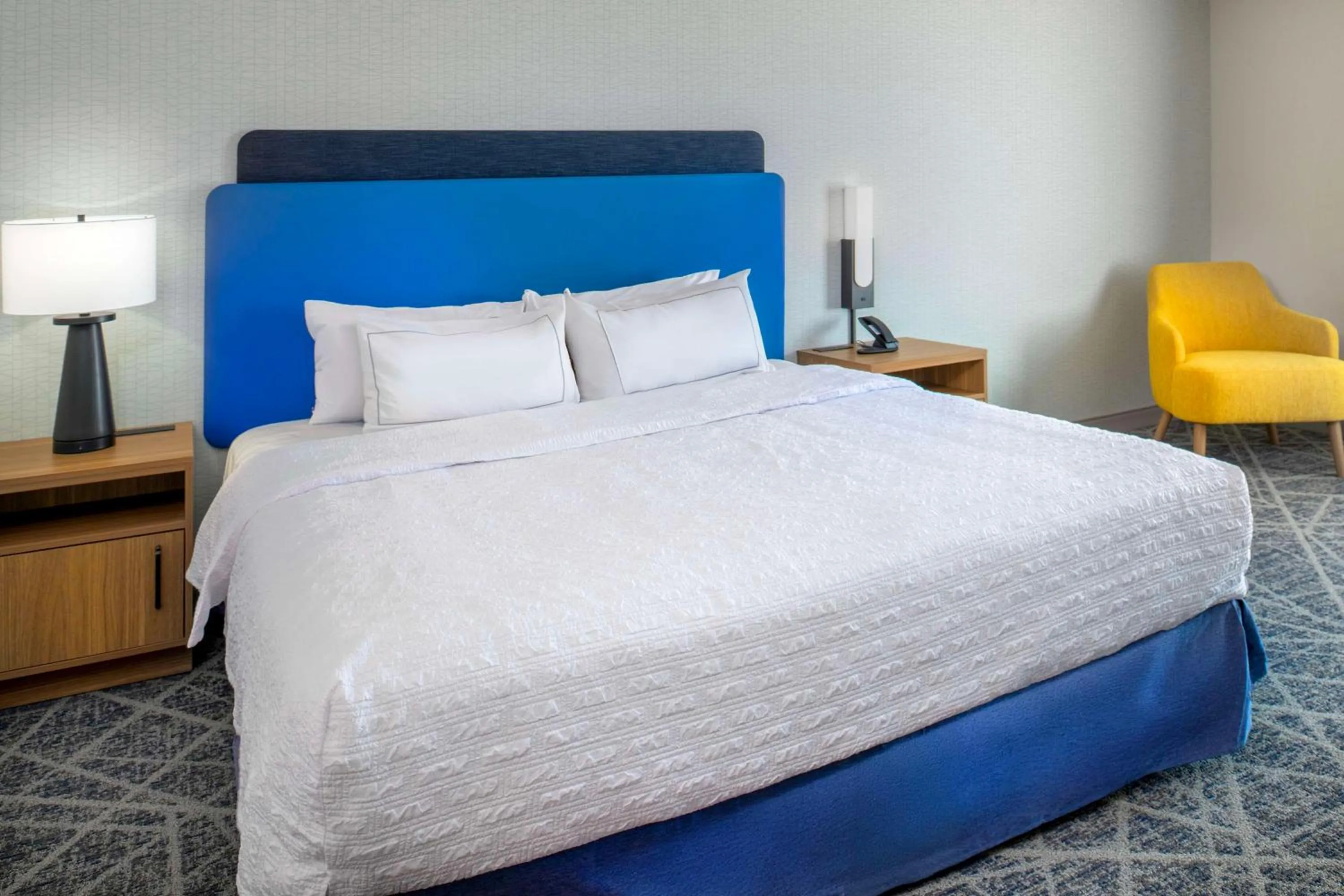 Bed in Hampton Inn By Hilton St Louis Airport