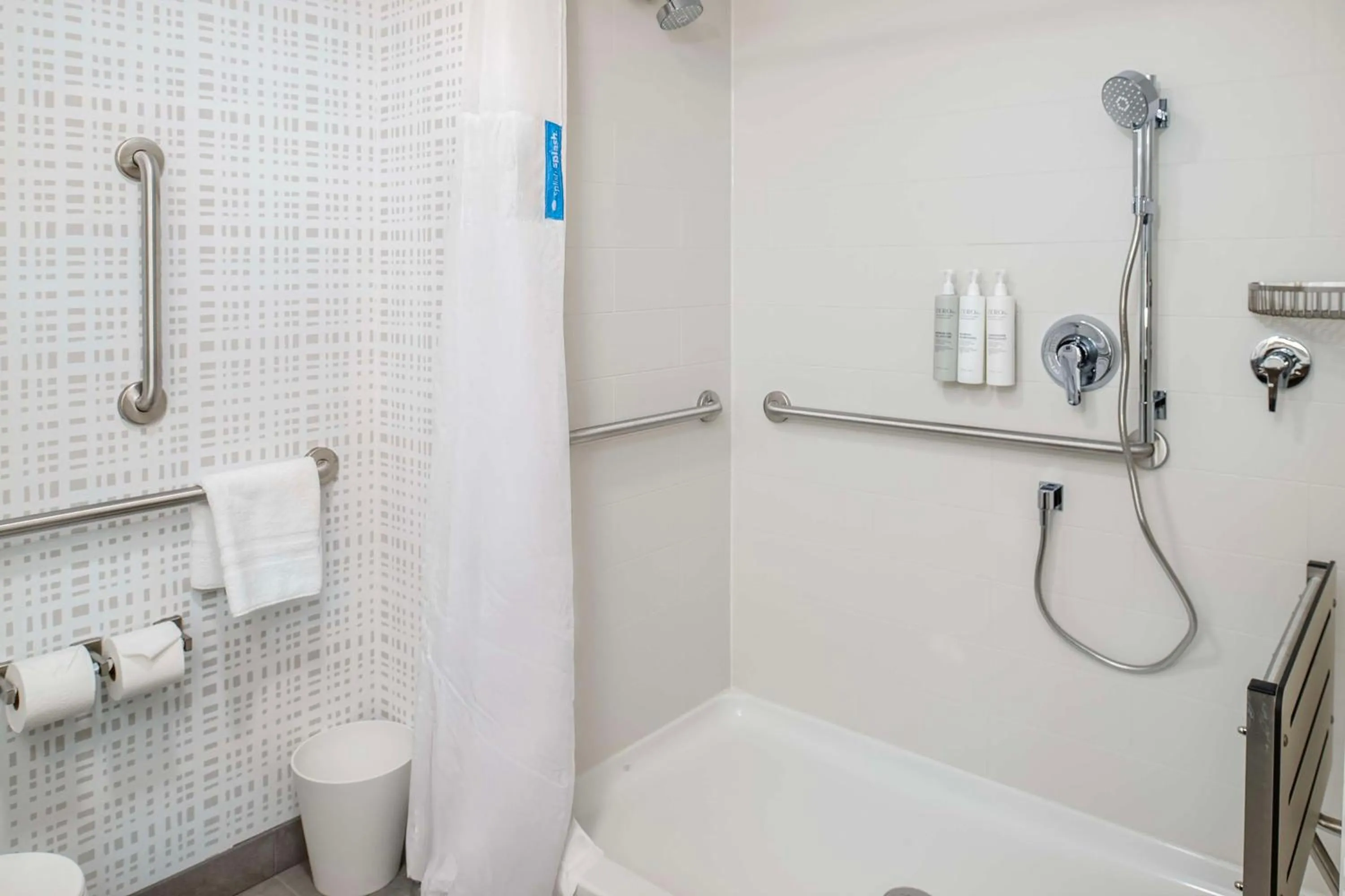 Bathroom in Hampton Inn By Hilton St Louis Airport