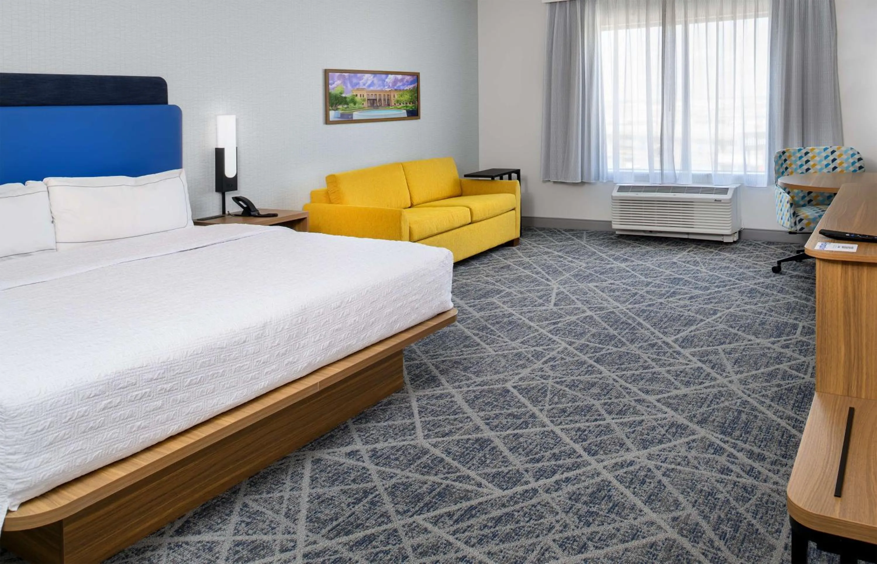 Living room, Bed in Hampton Inn By Hilton St Louis Airport