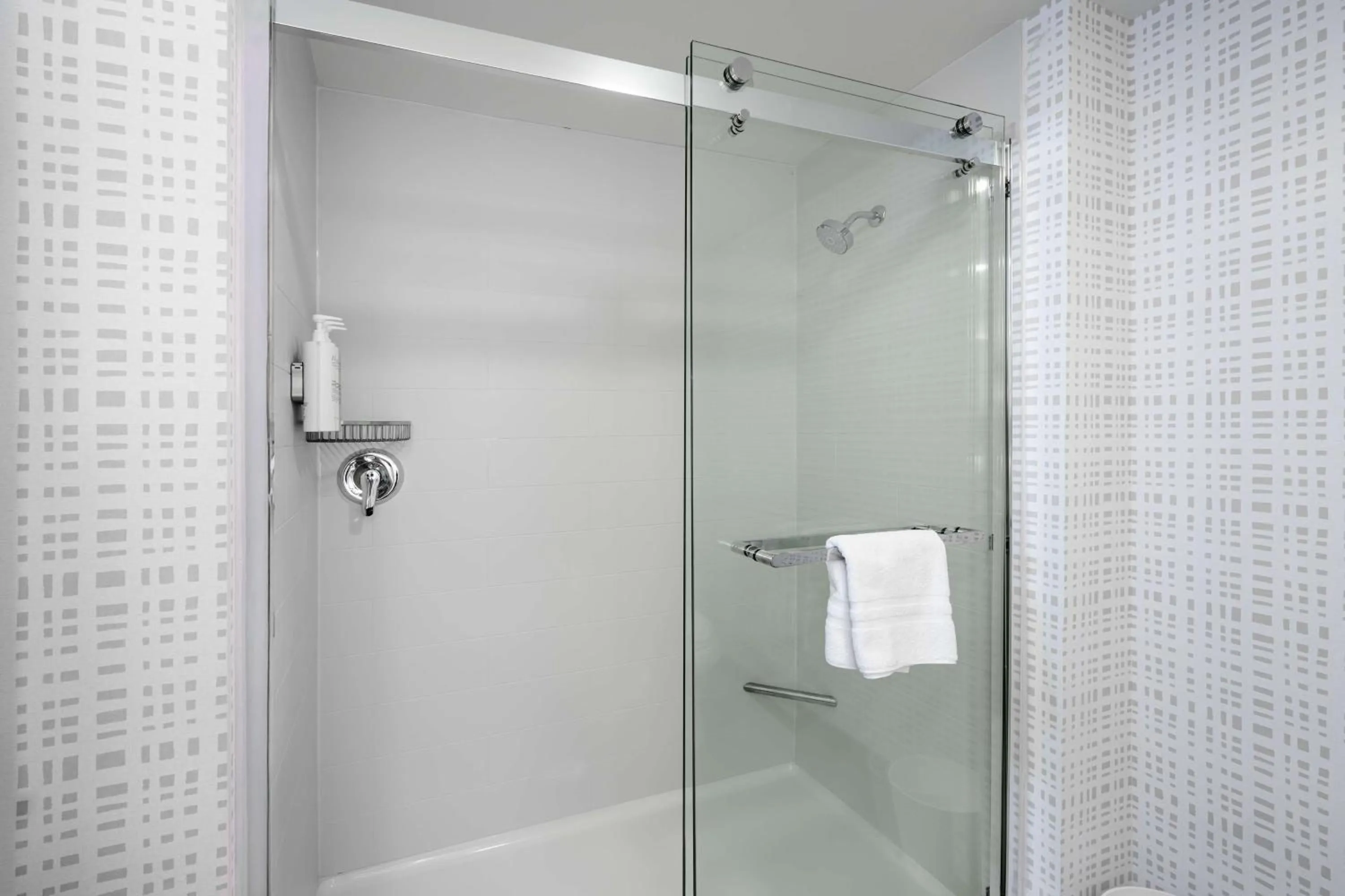 Bathroom in Hampton Inn By Hilton St Louis Airport