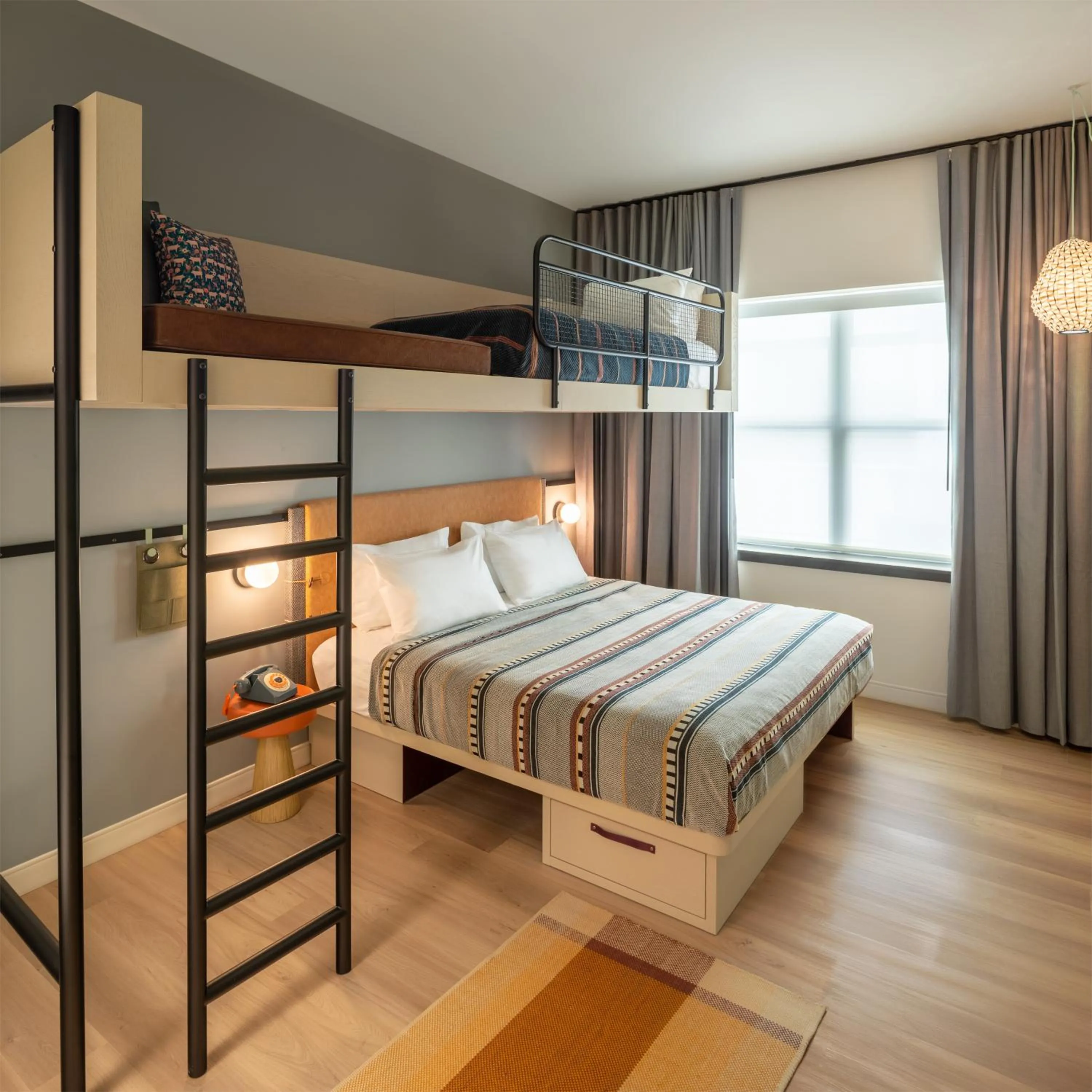 Bed in Moxy Cincinnati Downtown