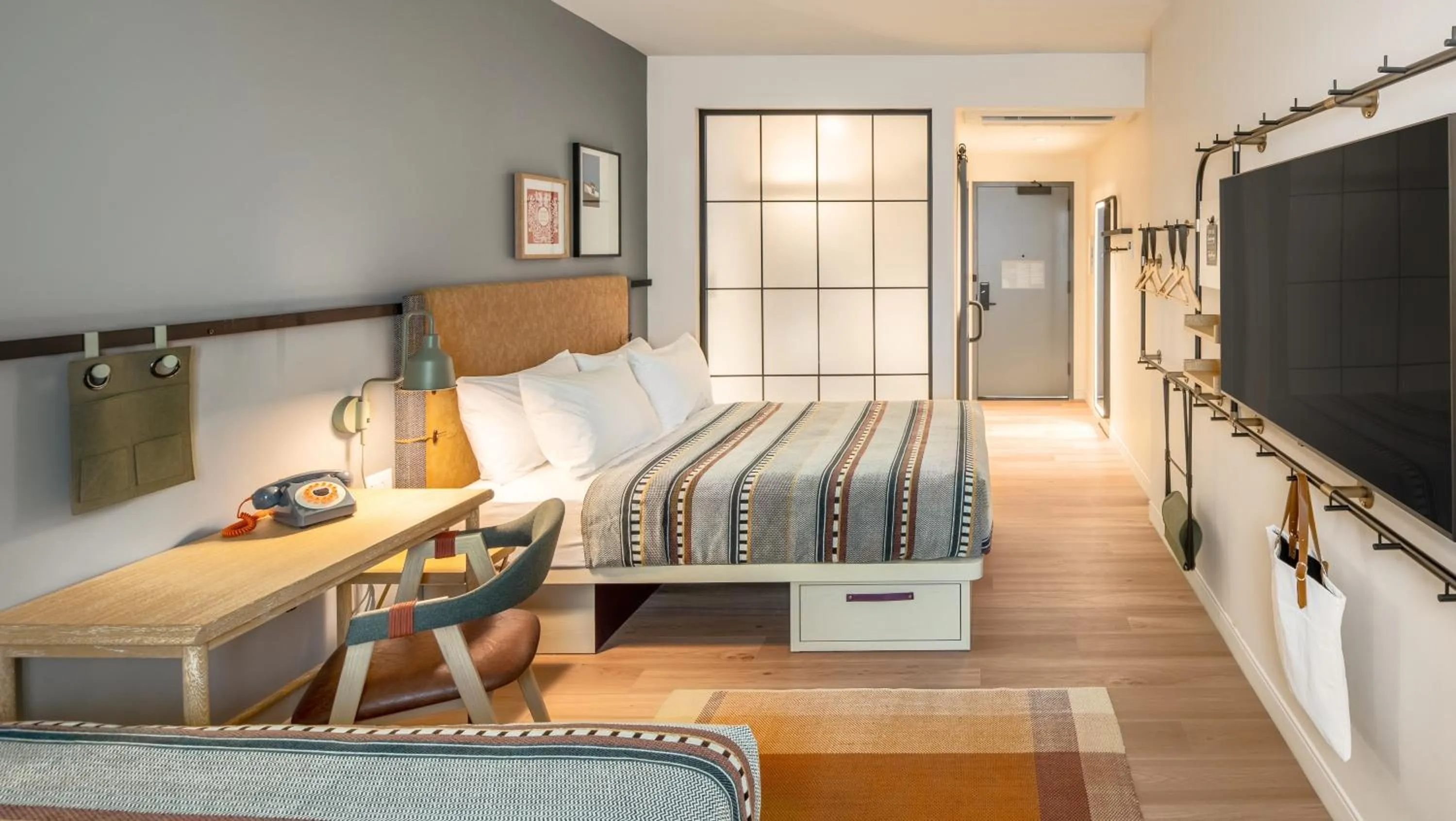 Bed in Moxy Cincinnati Downtown