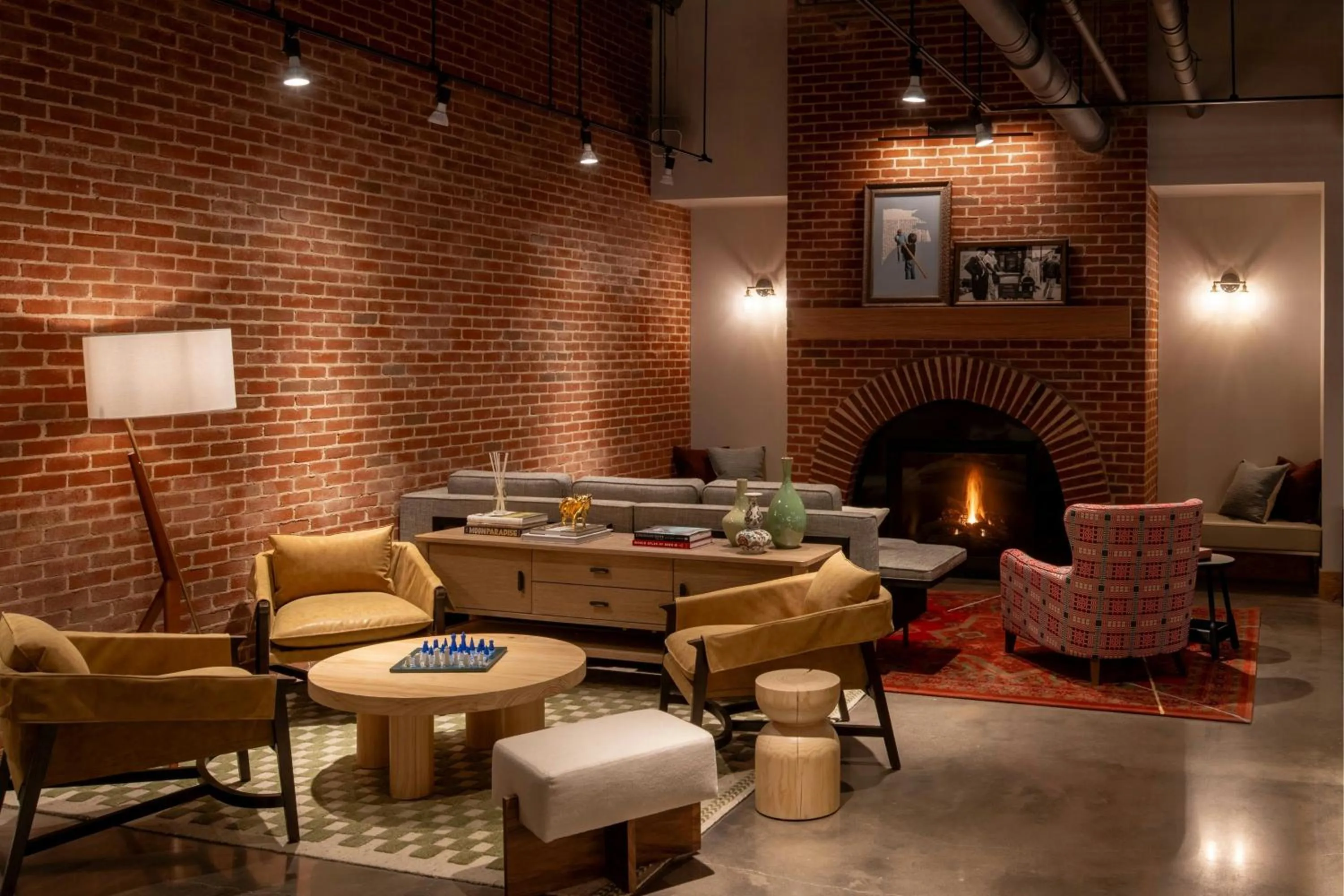 Lounge or bar in Moxy Cincinnati Downtown