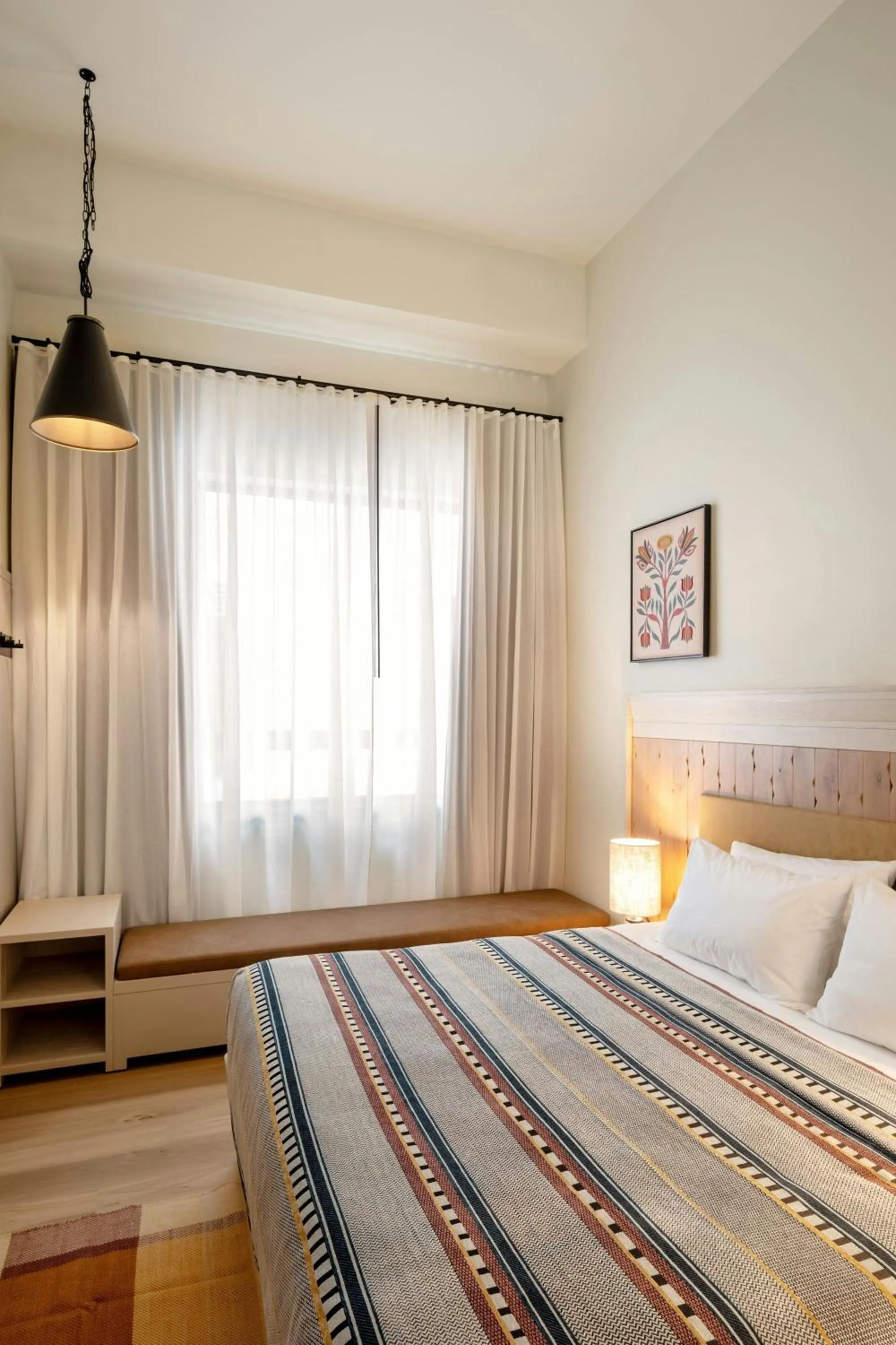 Photo of the whole room, Bed in Moxy Cincinnati Downtown