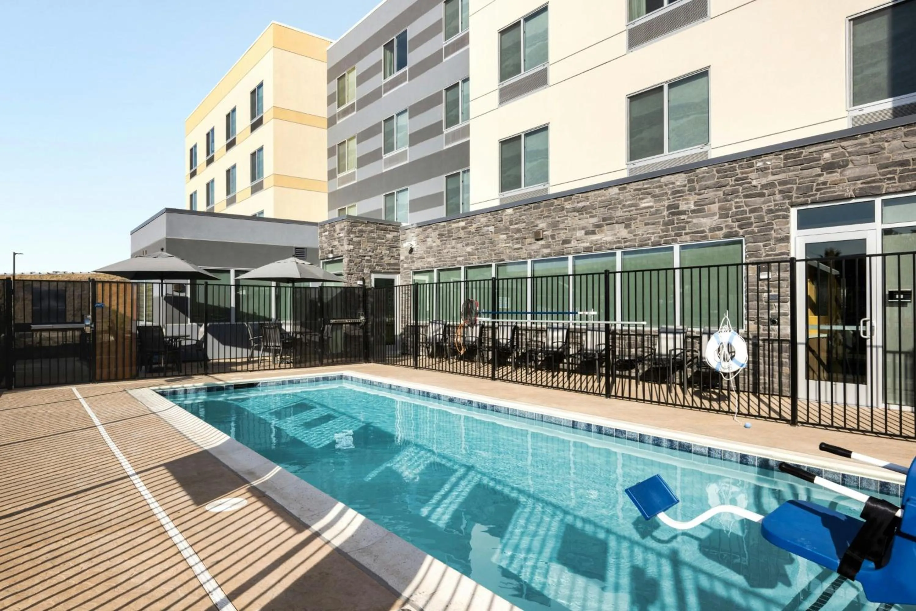 Swimming pool in Fairfield Inn & Suites Livermore