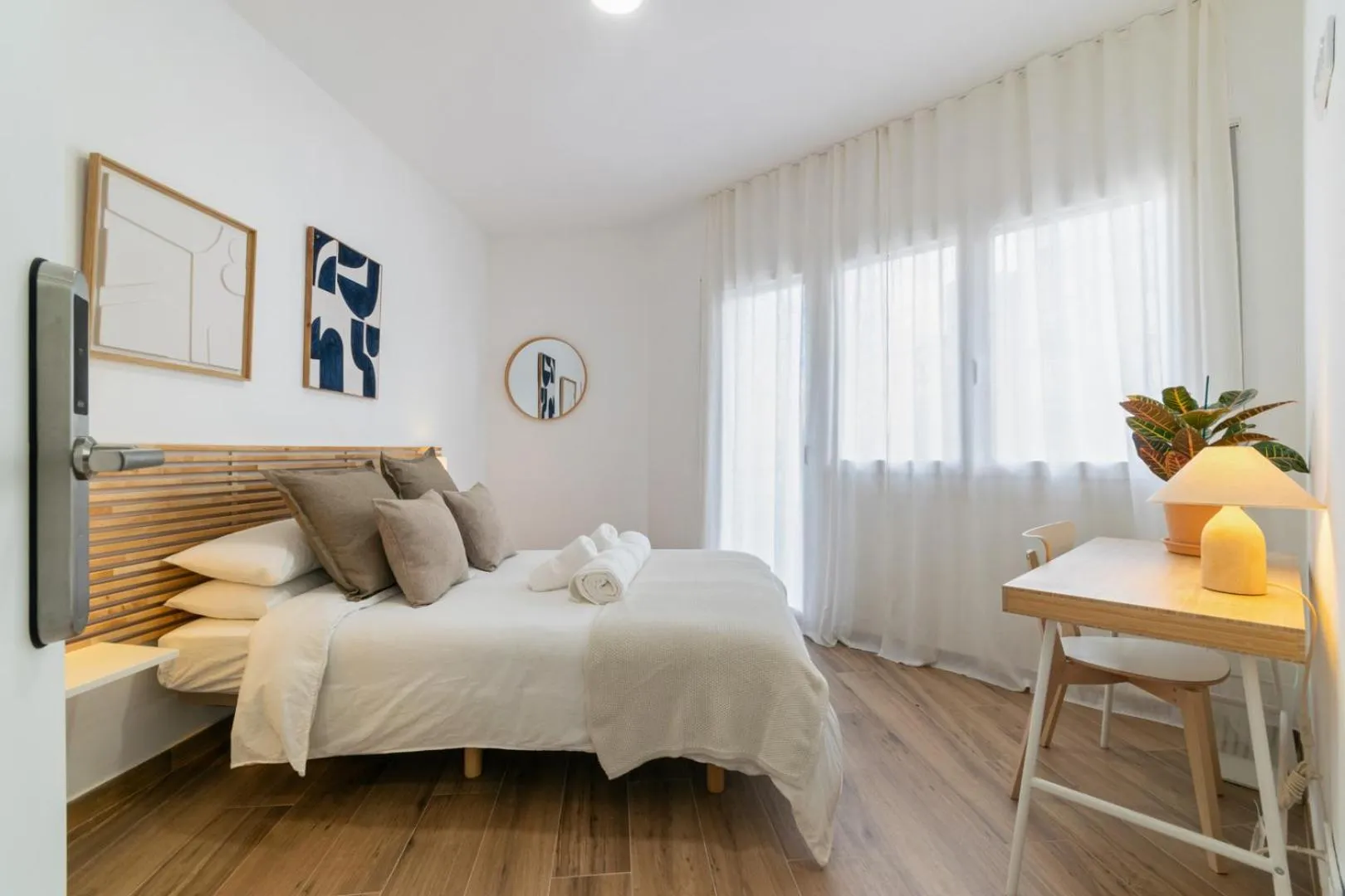 Bed in Livinn House - Self Check in