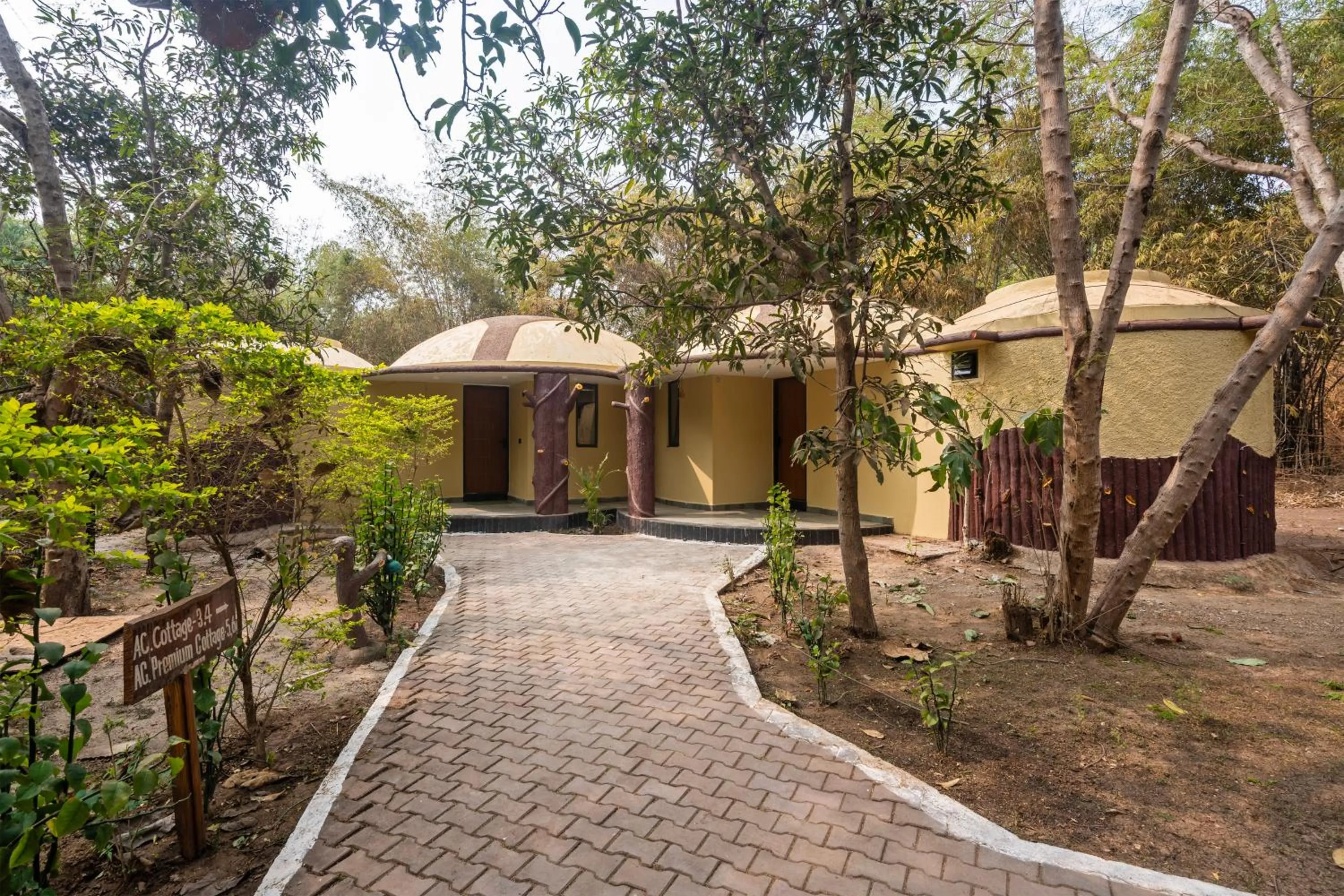 Facade/entrance in Treebo Premium Mowgli's Den Pench with Swimming Pool