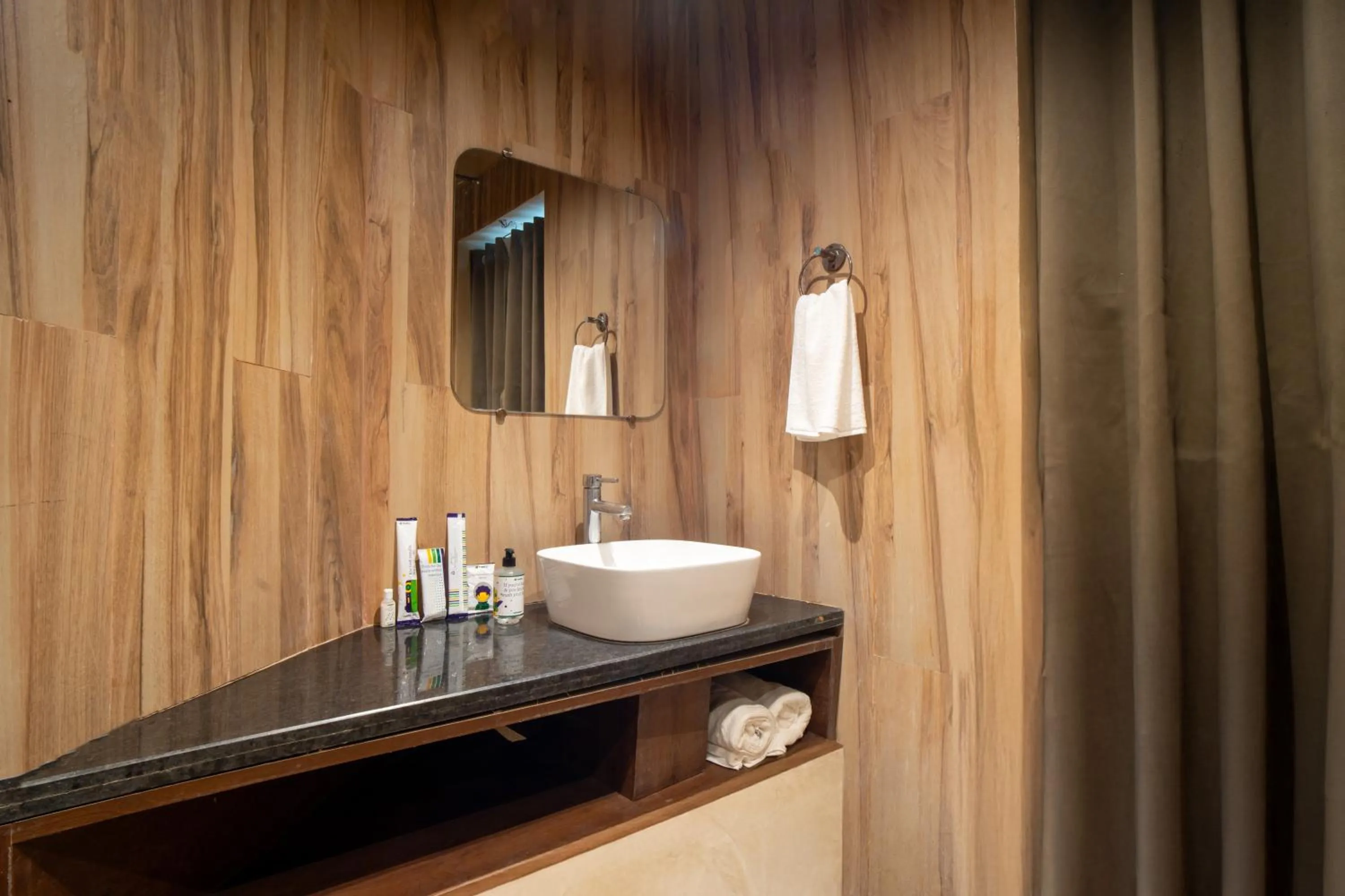 Bathroom in Treebo Premium Mowgli's Den, Pench