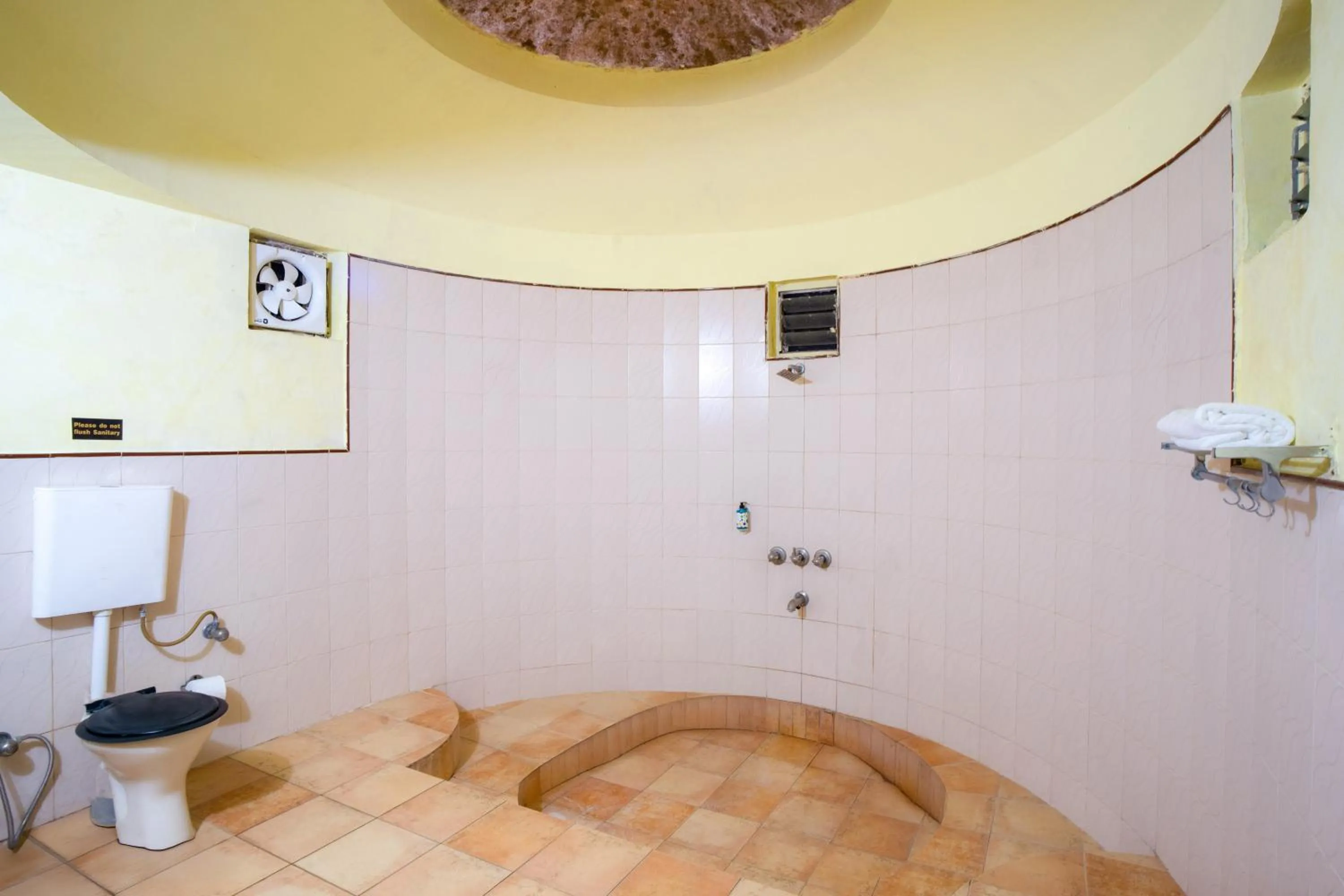 Bathroom in Treebo Premium Mowgli's Den, Pench