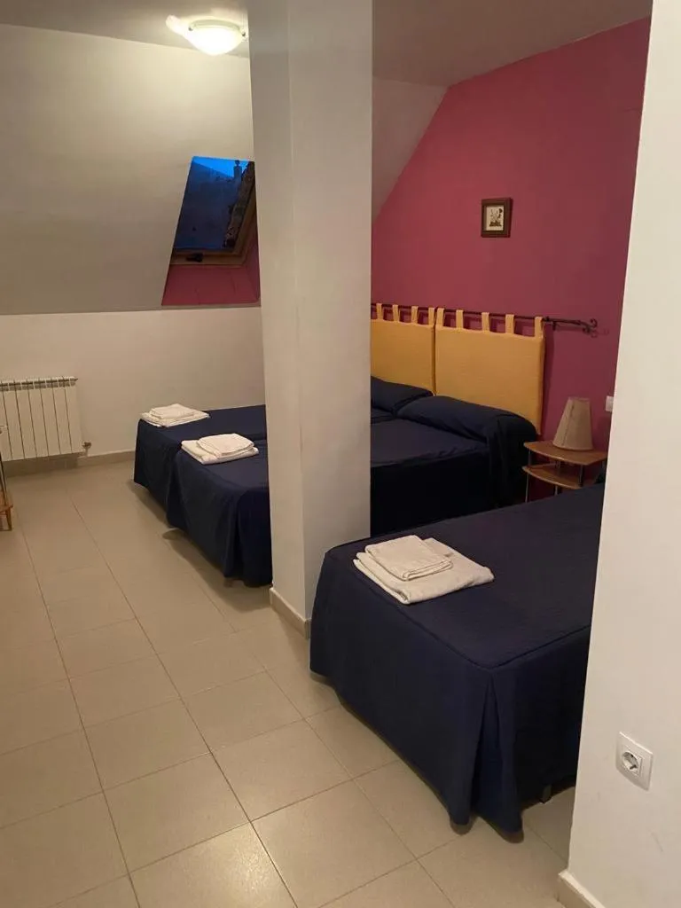 Bedroom, Bed in Hostal y Apartamentos la Vereda