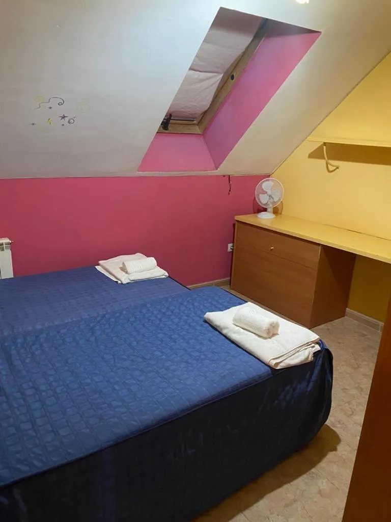 Bedroom, Bed in Hostal y Apartamentos la Vereda