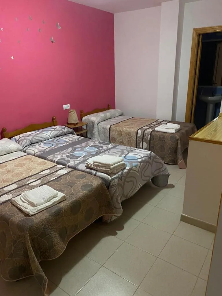 Bedroom, Bed in Hostal y Apartamentos la Vereda