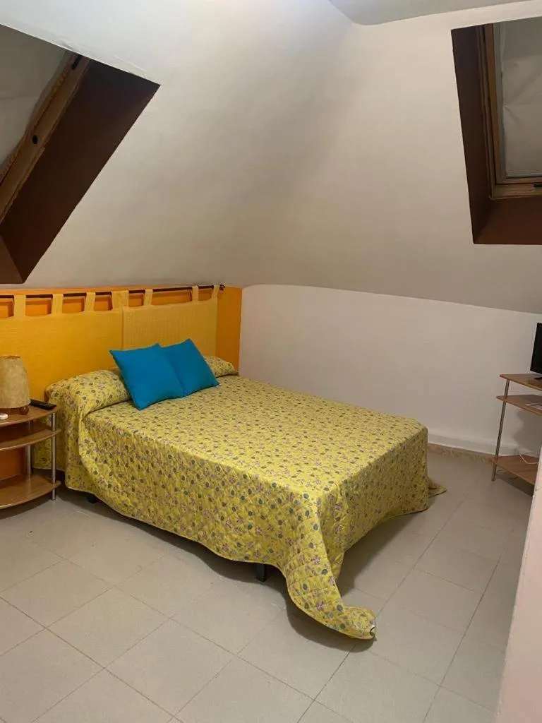 Bedroom, Bed in Hostal y Apartamentos la Vereda