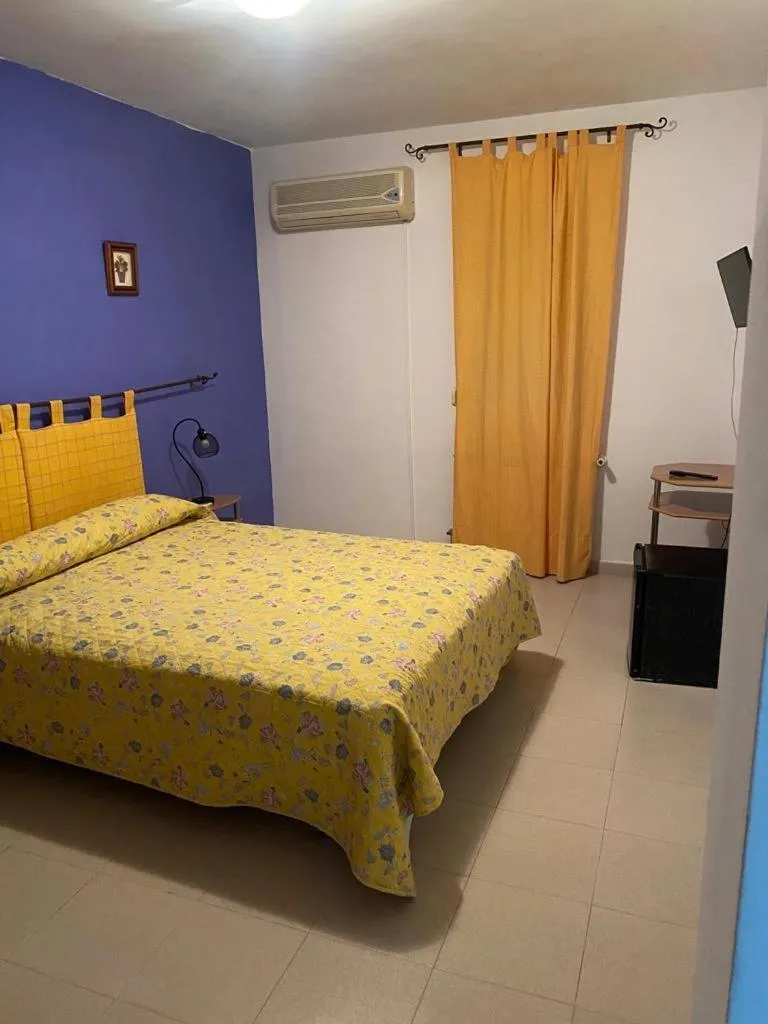 Bedroom, Bed in Hostal y Apartamentos la Vereda