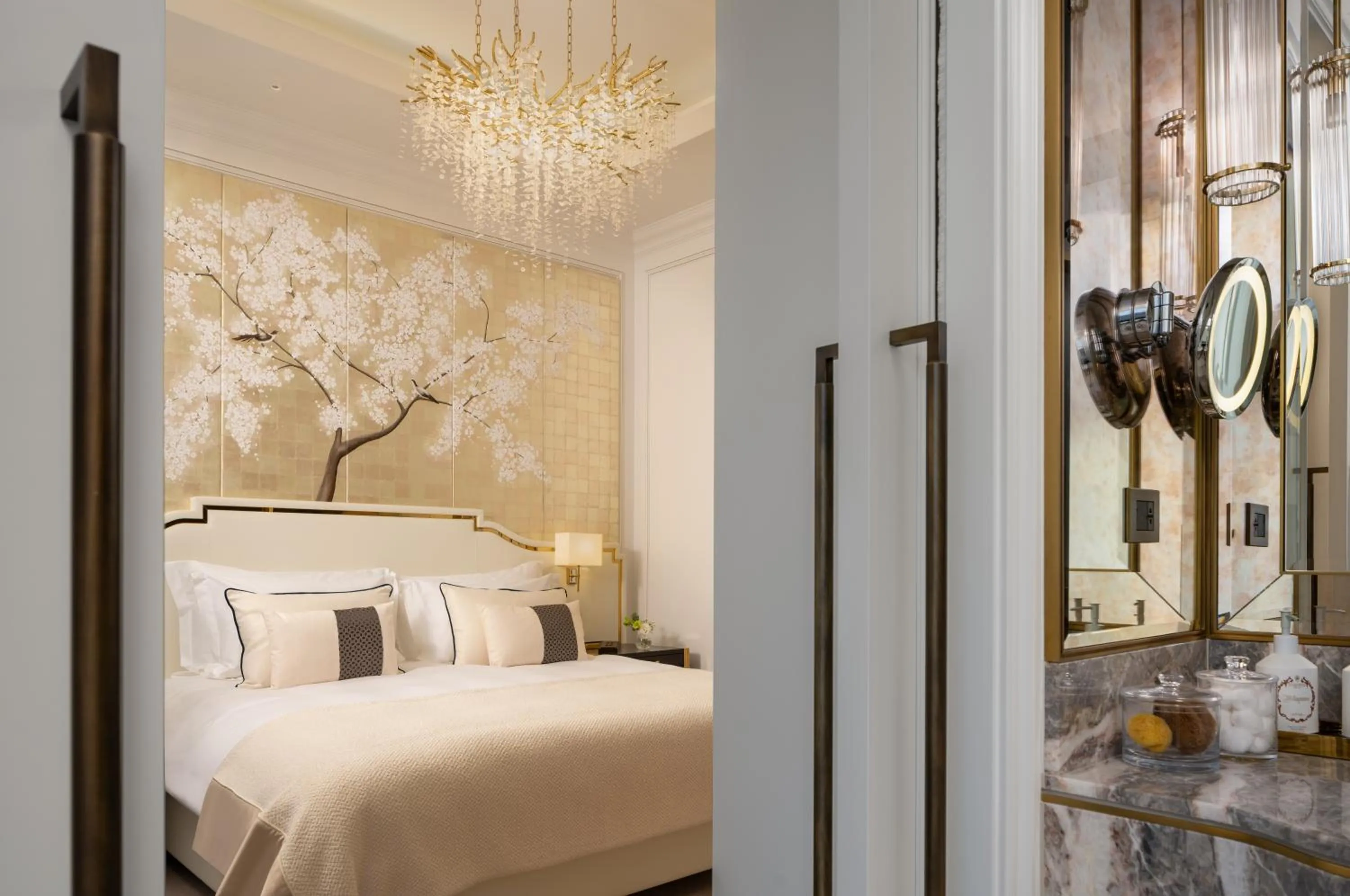 Bedroom, Bed in Corinthia Grand Hotel du Boulevard Bucharest