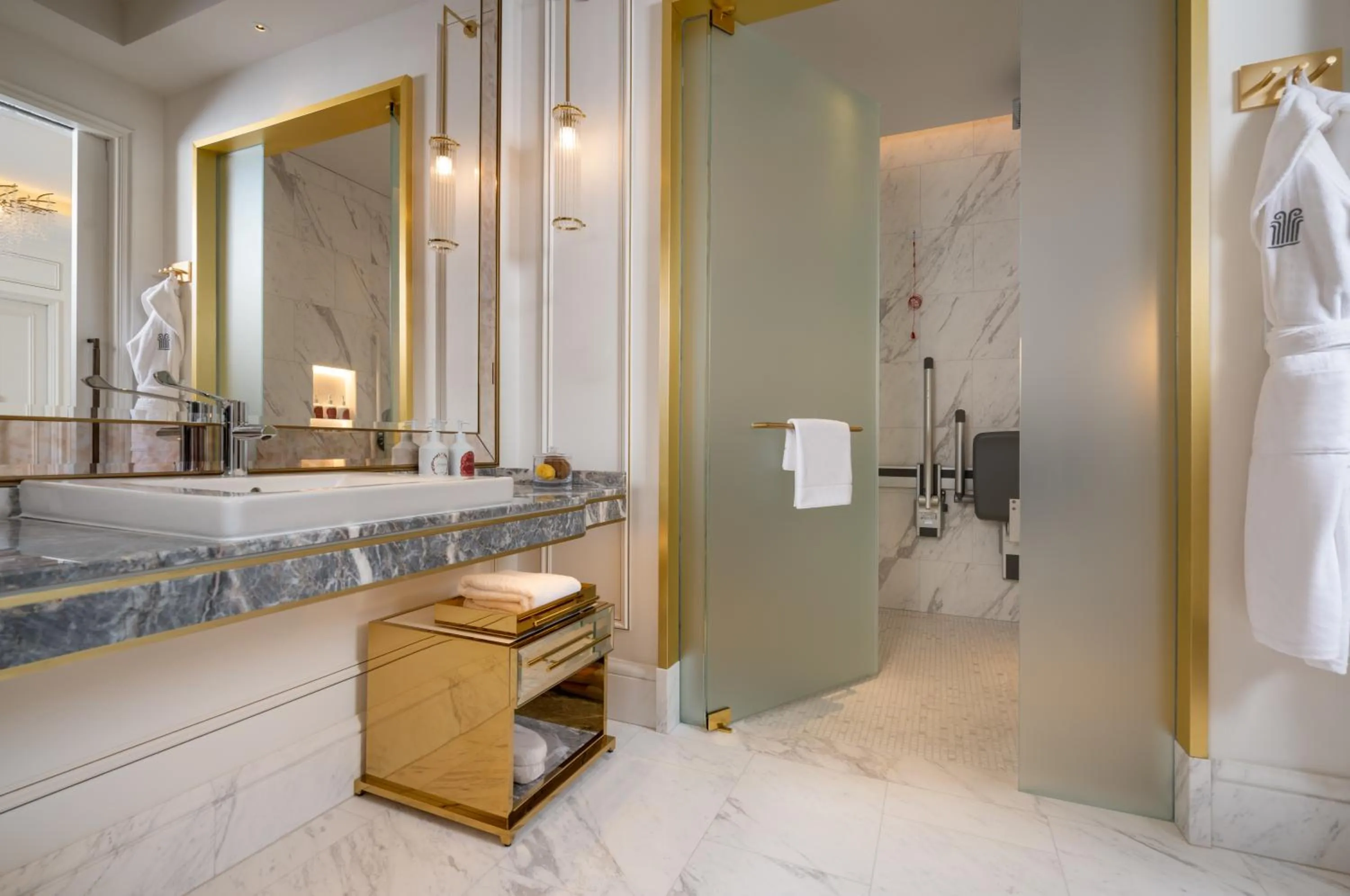 Bathroom, Bed in Corinthia Grand Hotel du Boulevard Bucharest