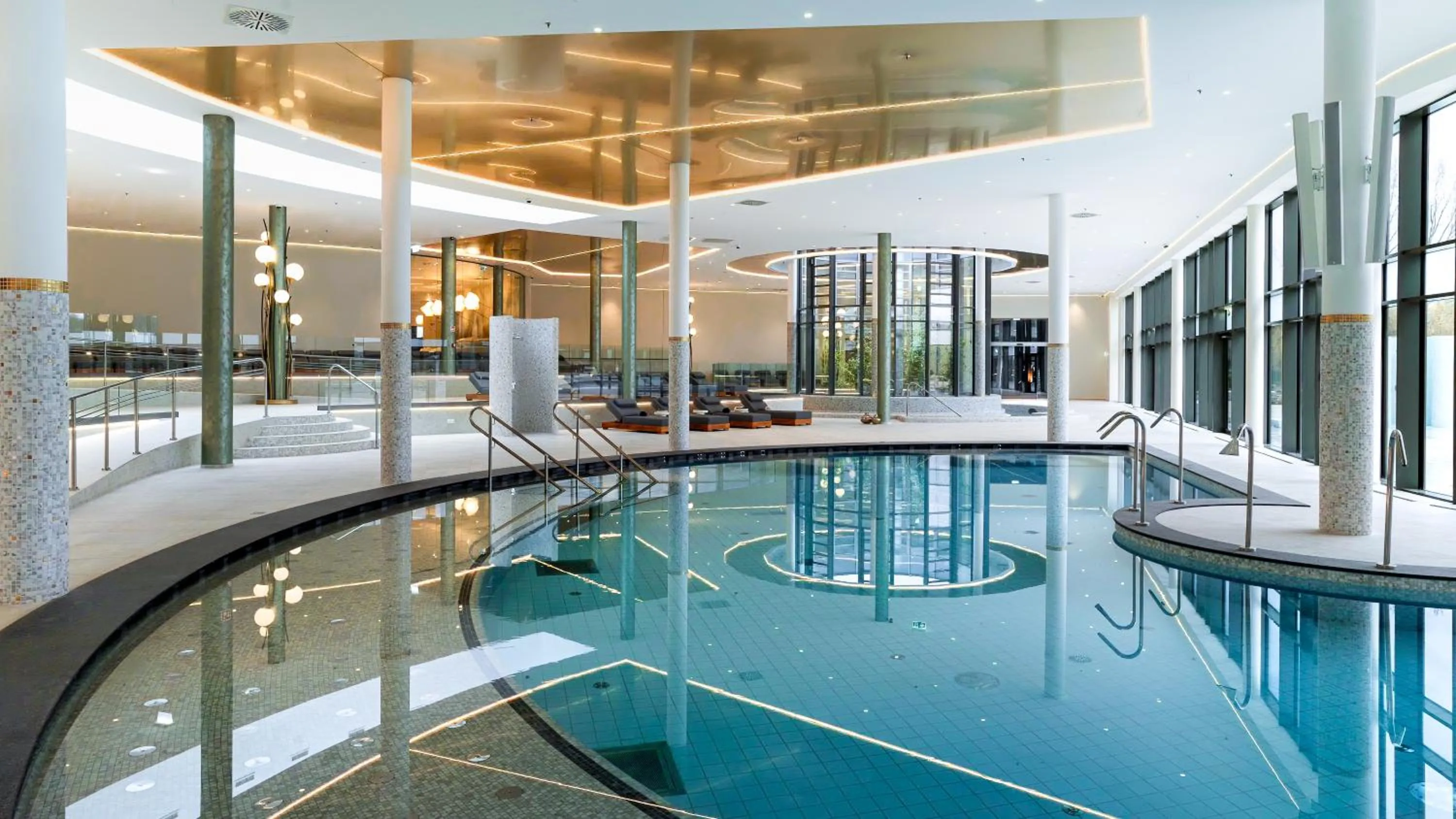 Swimming pool in Le Primore Hotel & Spa