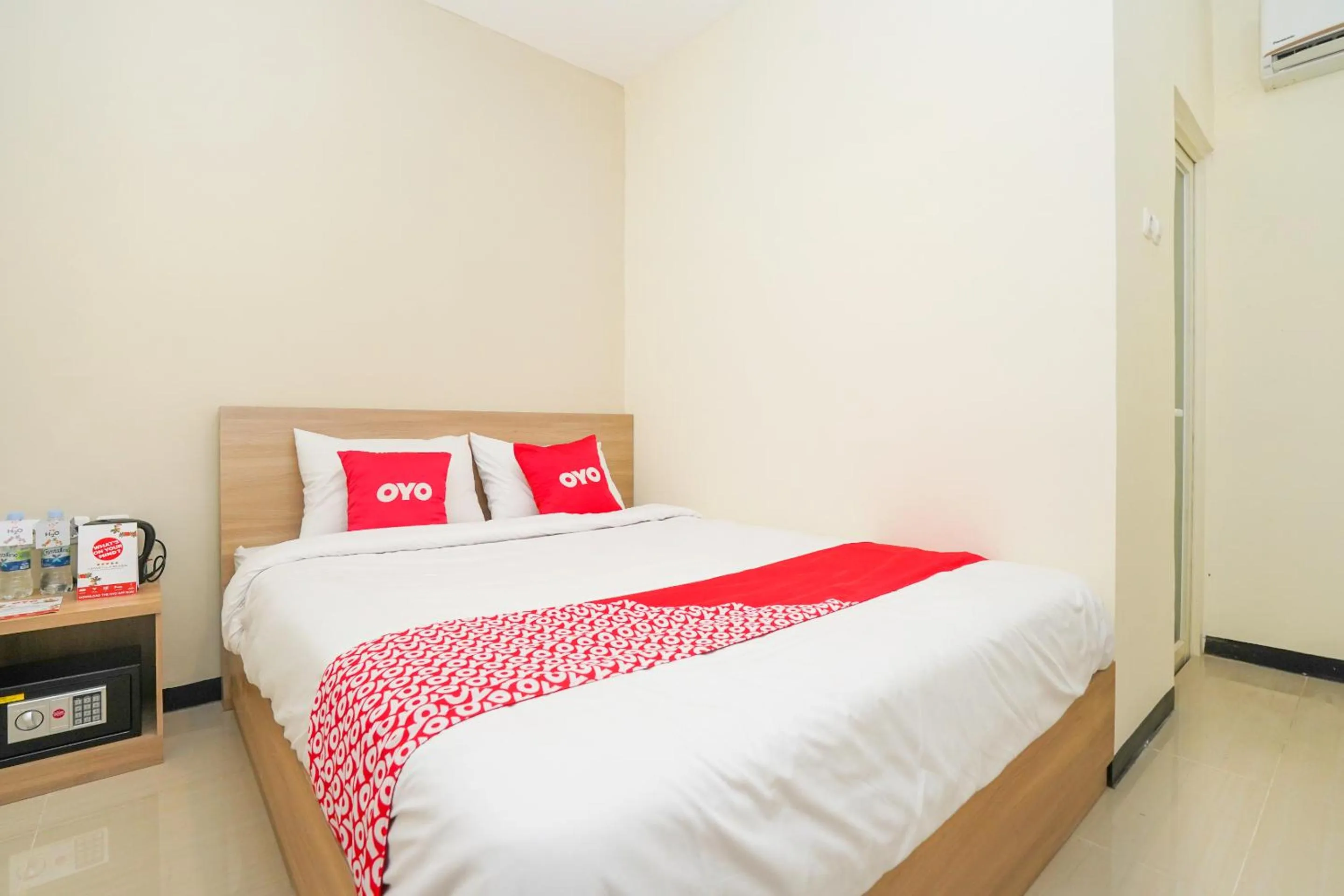 Bedroom, Bed in Hotel O Rungkut Near Its Surabaya Formerly Ace Business Hotel