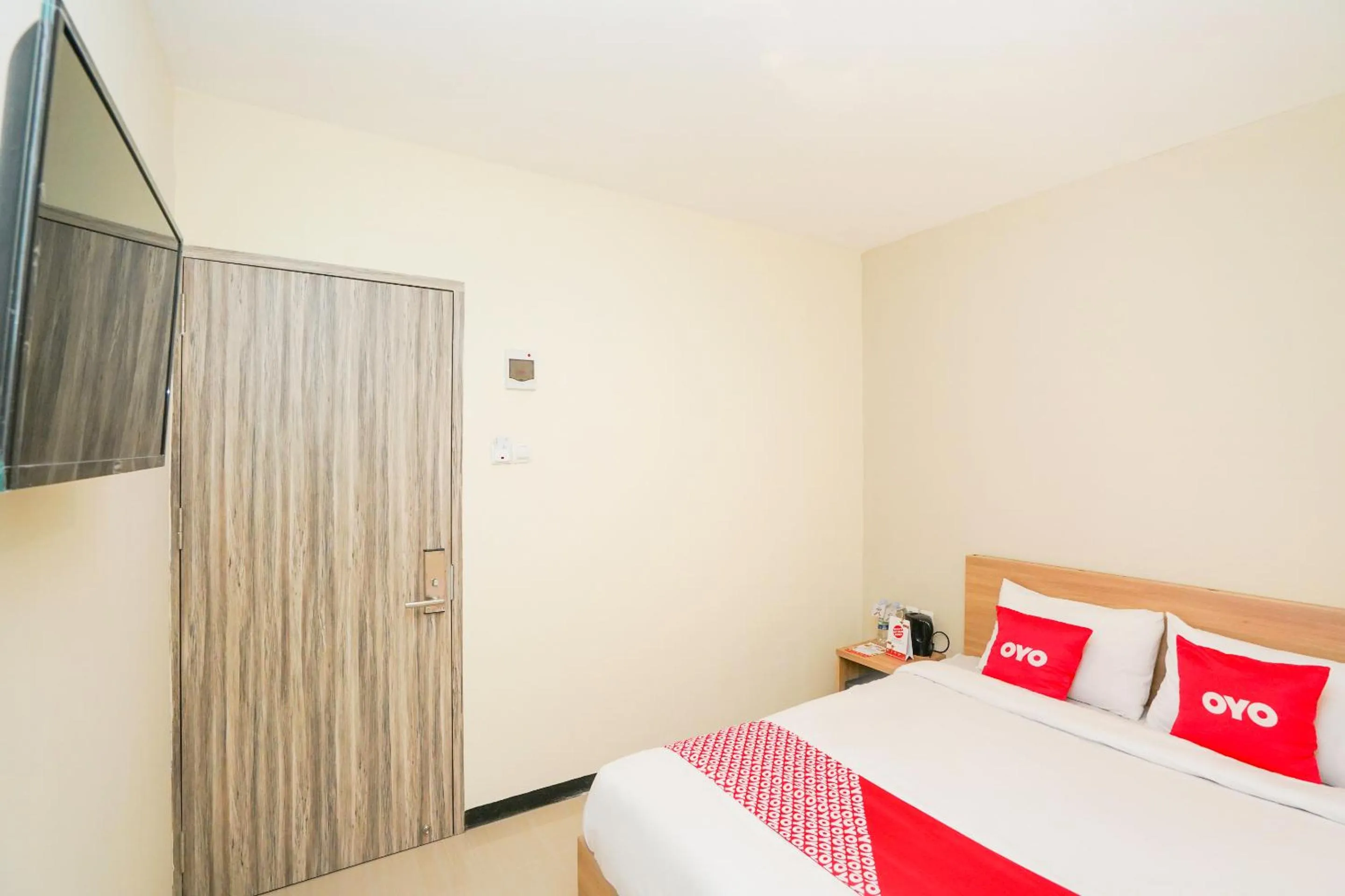 Bedroom, Bed in Hotel O Rungkut Near Its Surabaya Formerly Ace Business Hotel