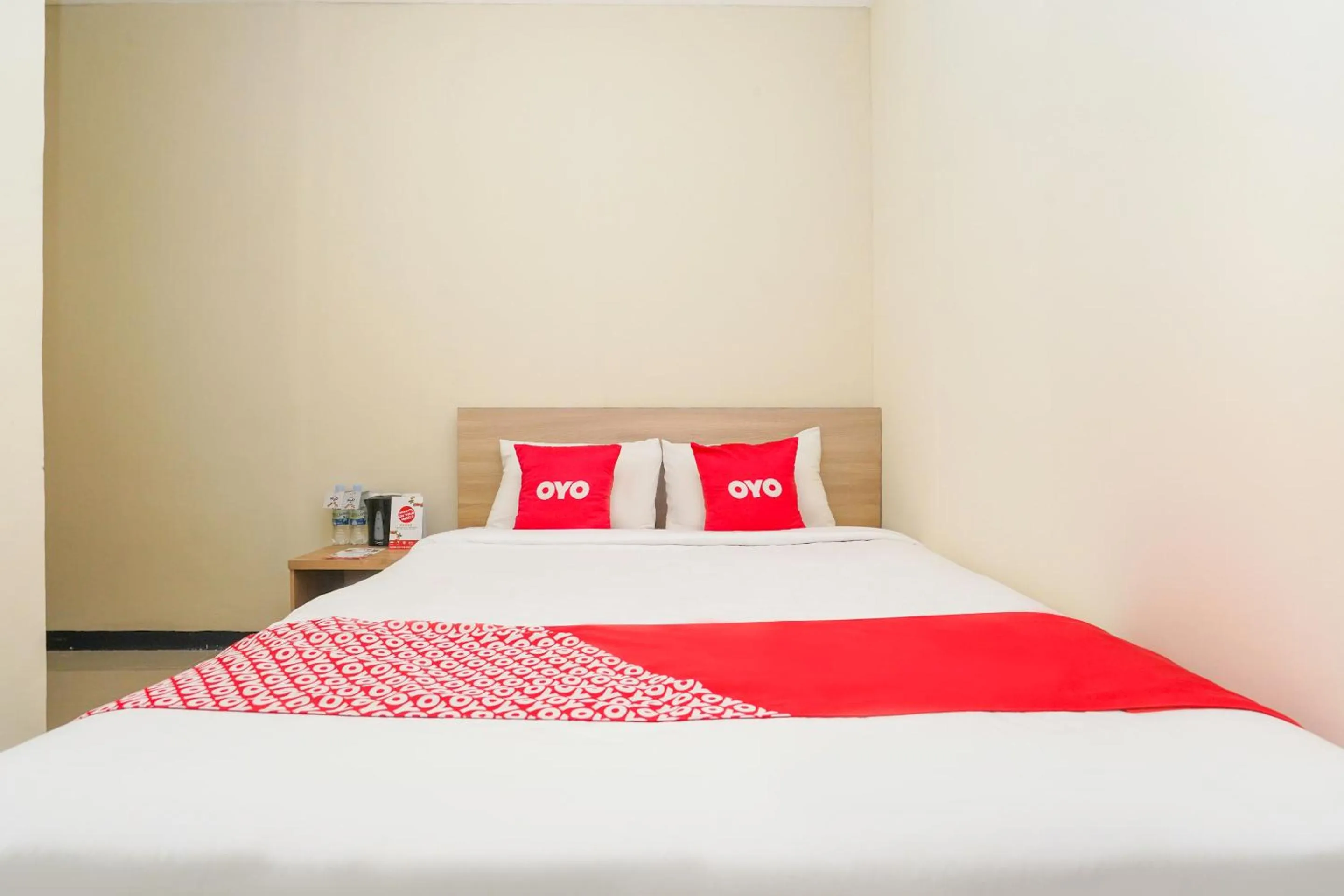 Bedroom, Bed in Hotel O Rungkut Near Its Surabaya Formerly Ace Business Hotel