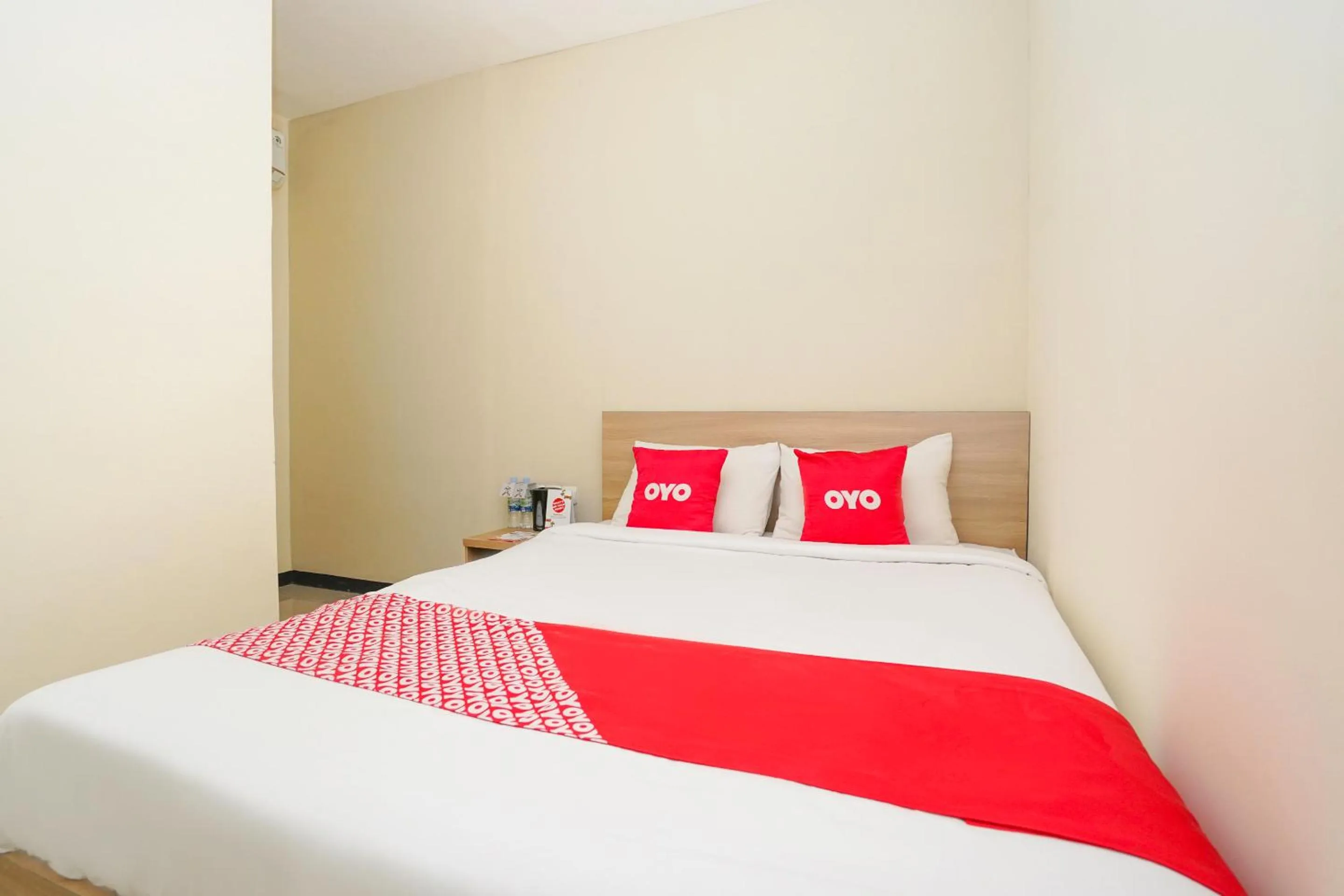 Bedroom, Bed in Hotel O Rungkut Near Its Surabaya Formerly Ace Business Hotel