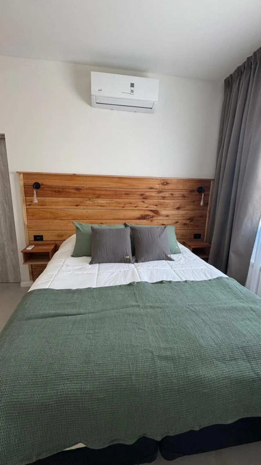 Bed in Parry Smart Hotel