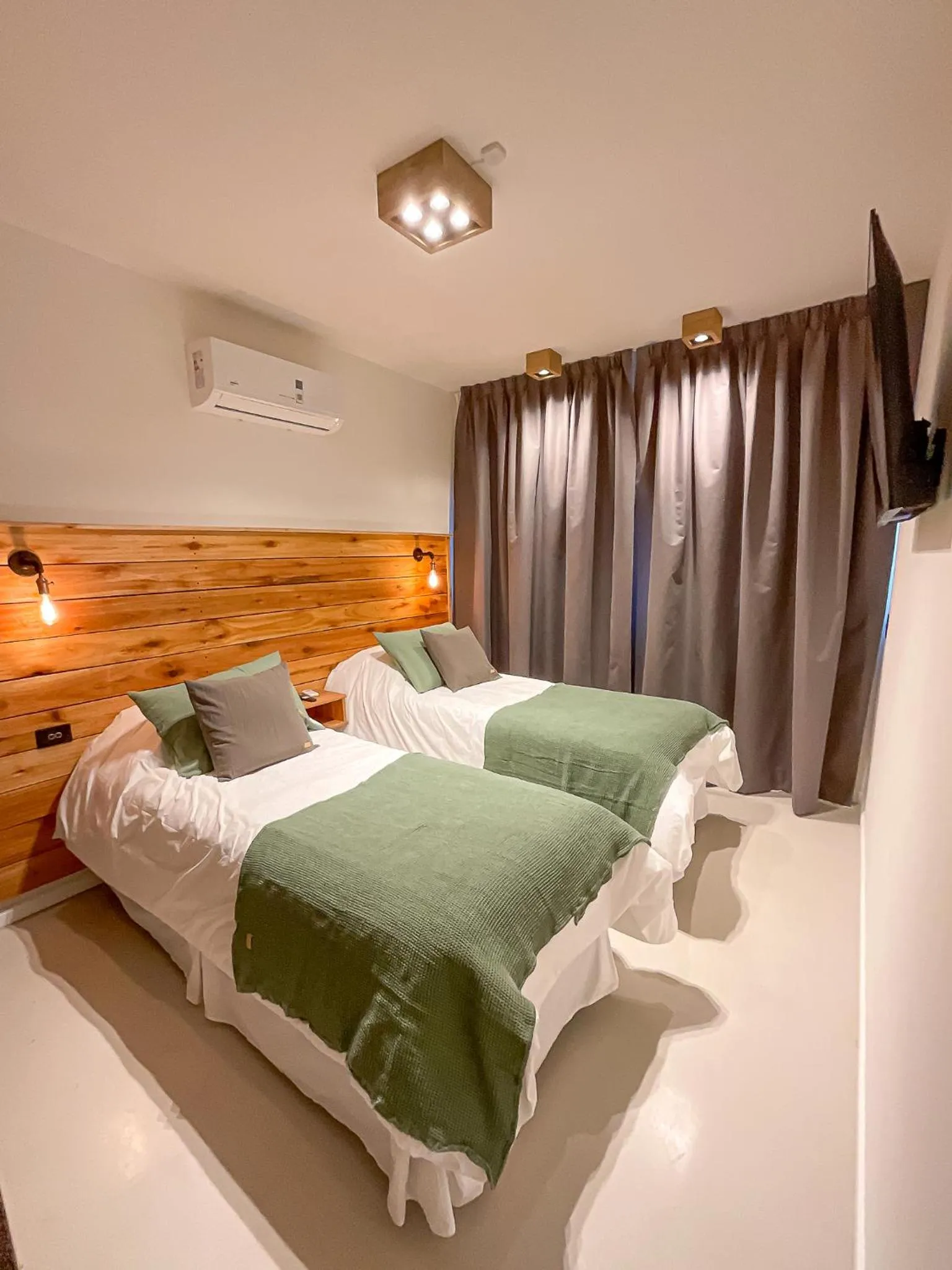 Bed in Parry Smart Hotel