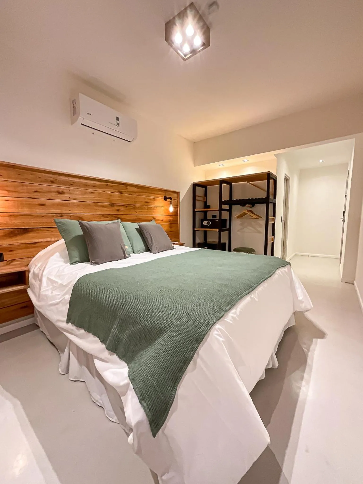 Photo of the whole room, Bed in Parry Smart Hotel