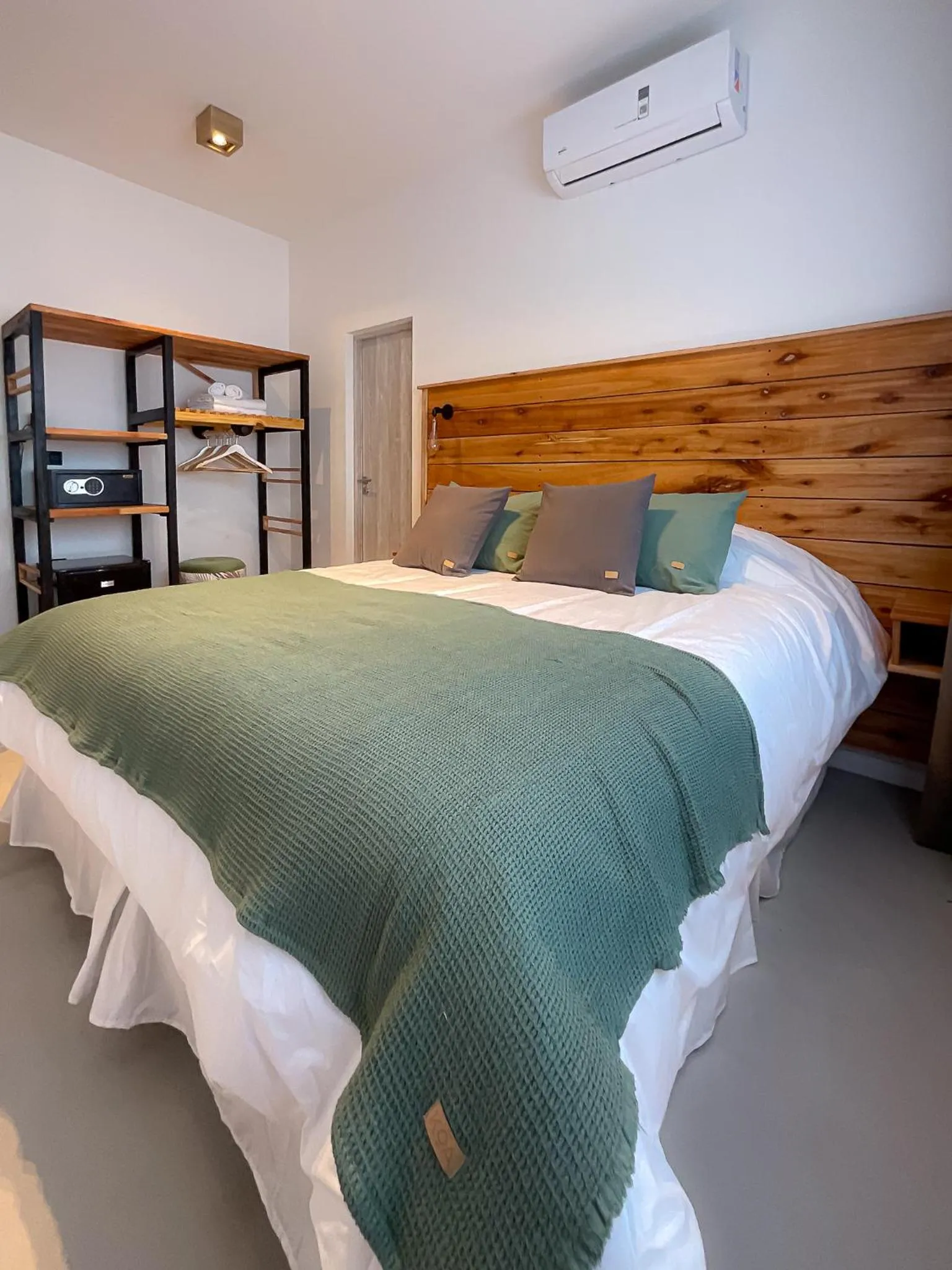 Bed in Parry Smart Hotel