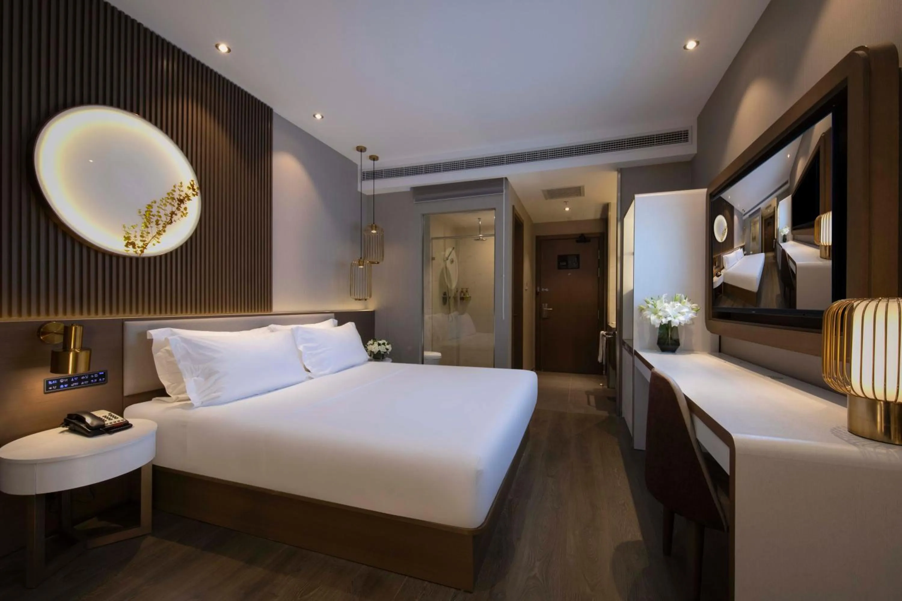 Bed in Crystal Hotel Shanghai Lujiazui Oriental Pearl Tower