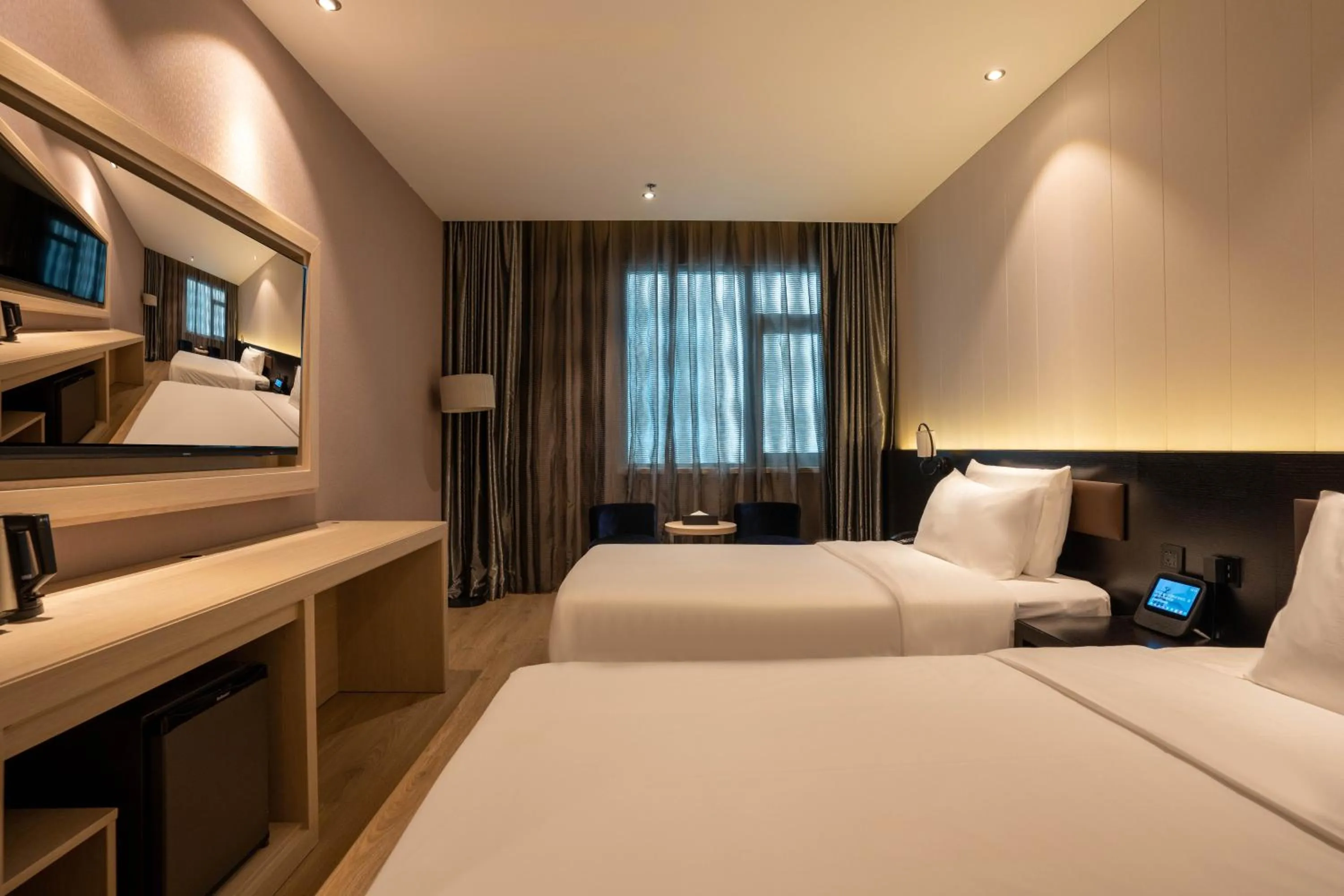 Bed in Crystal Hotel Shanghai Lujiazui Oriental Pearl Tower