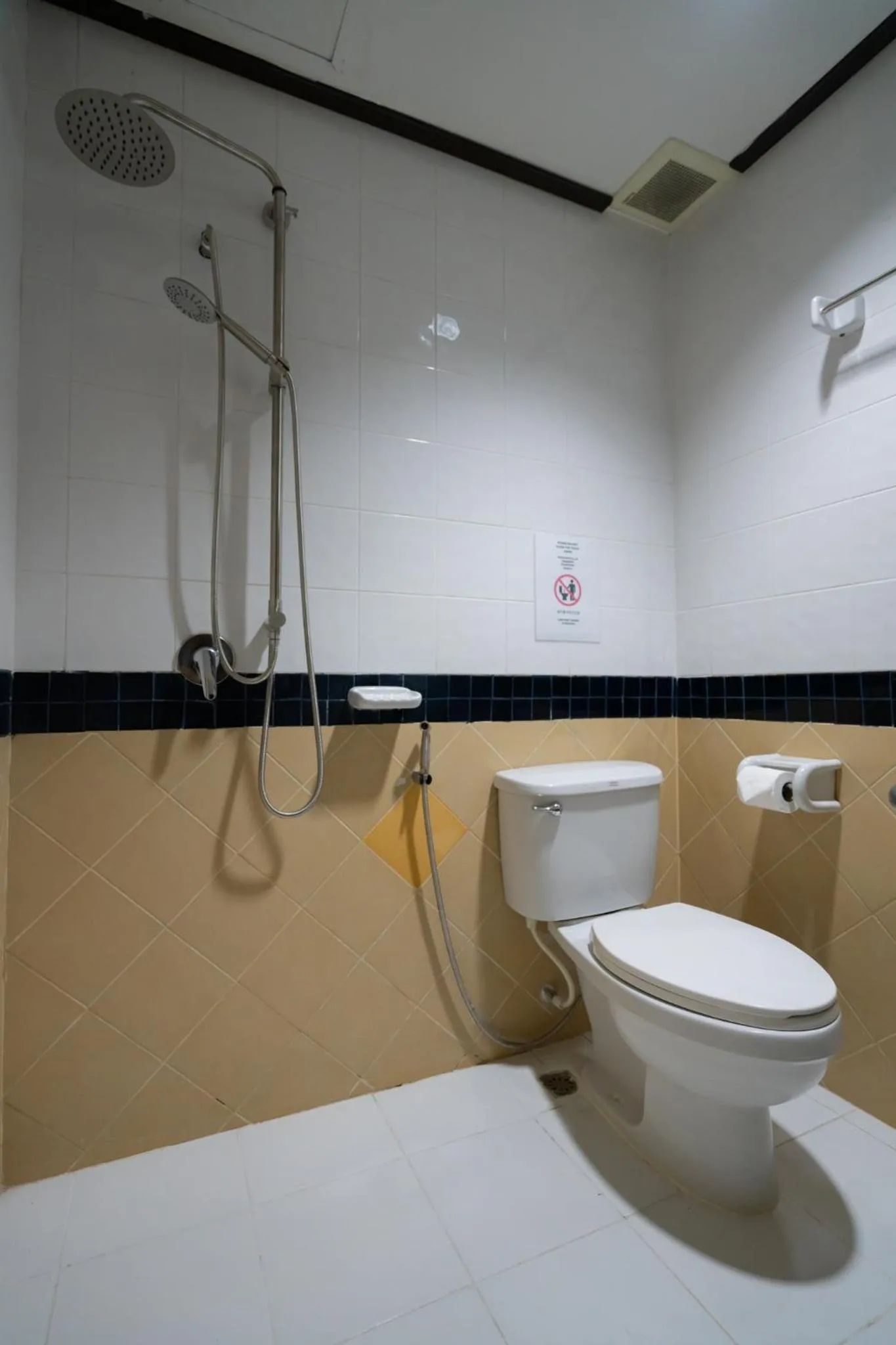 Bathroom in Tri's Miracle Apartment Kata