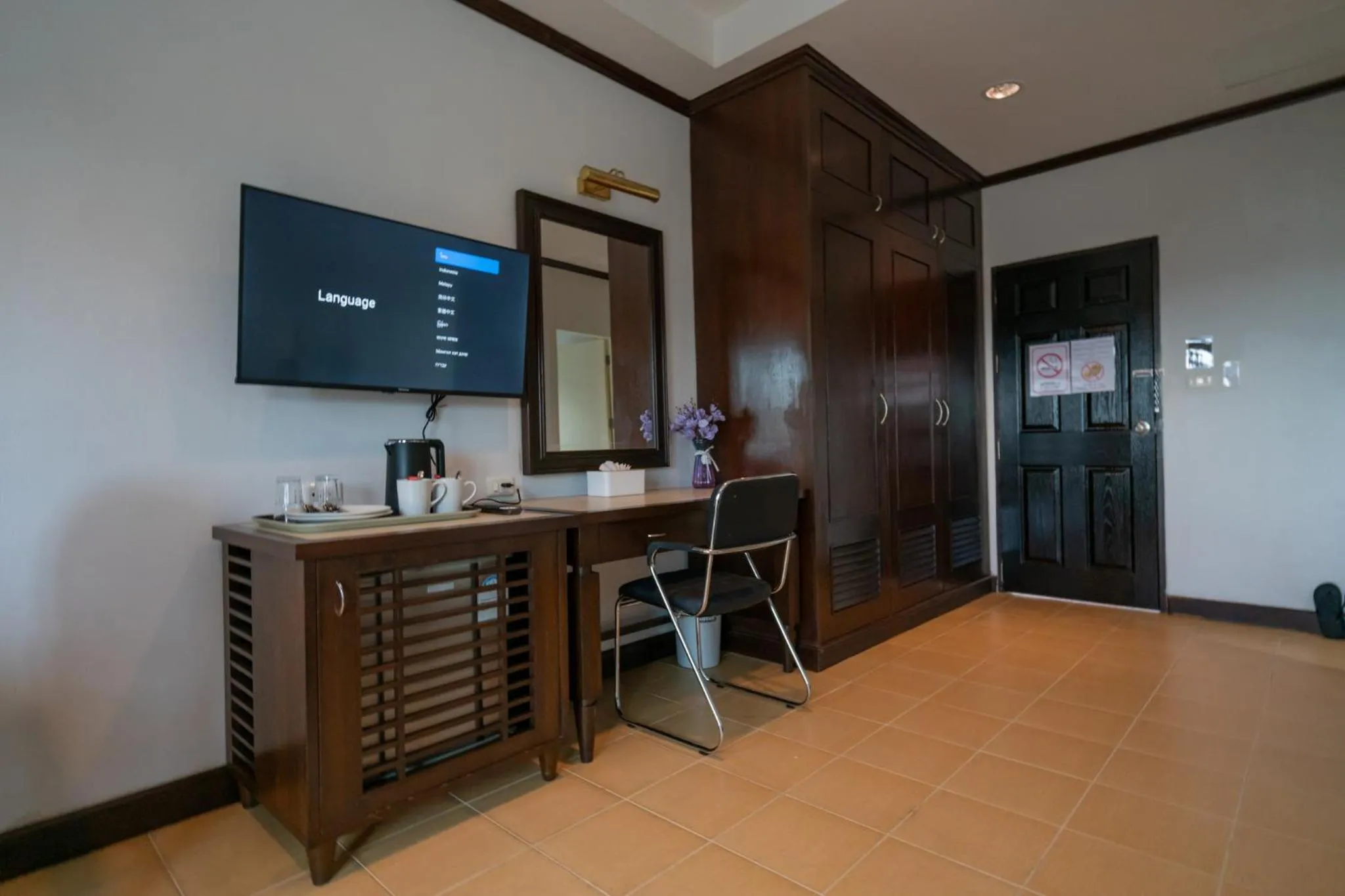 TV and multimedia in Tri's Miracle Apartment Kata