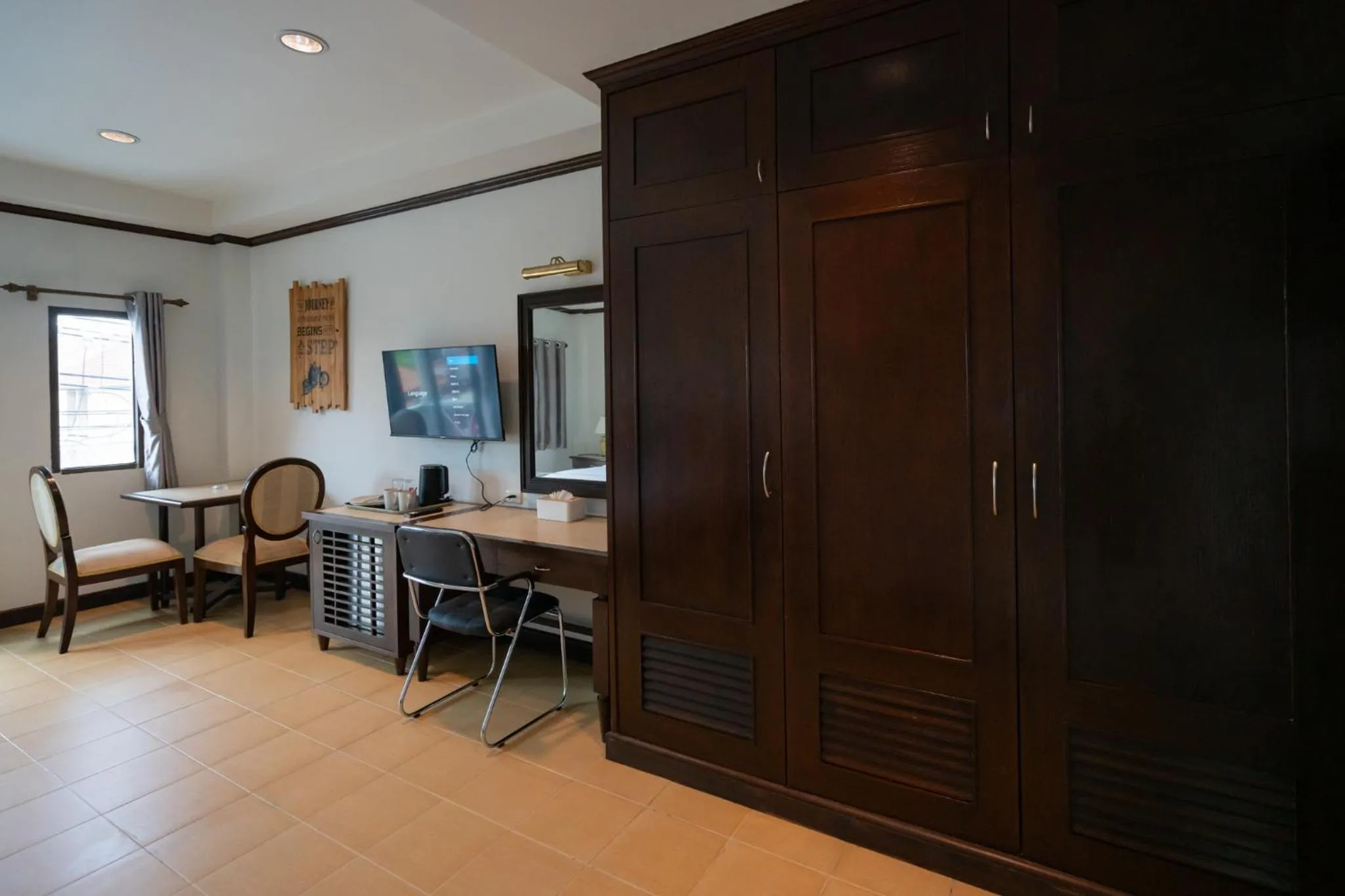 TV and multimedia in Tri's Miracle Apartment Kata