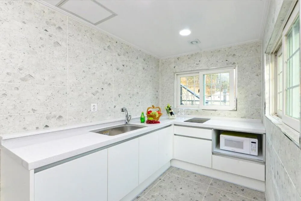 Sellin Onsu Swimming Pool Pension