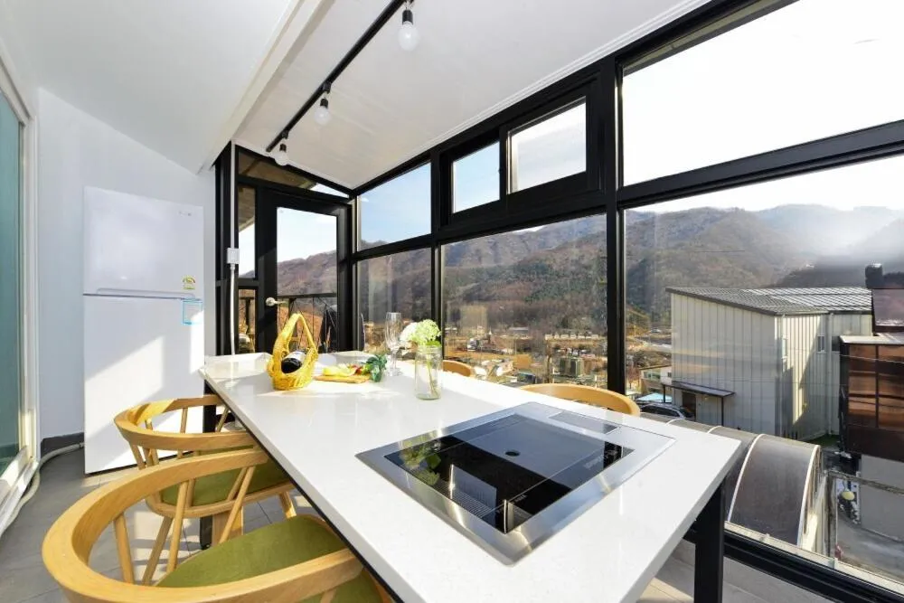 Sellin Onsu Swimming Pool Pension